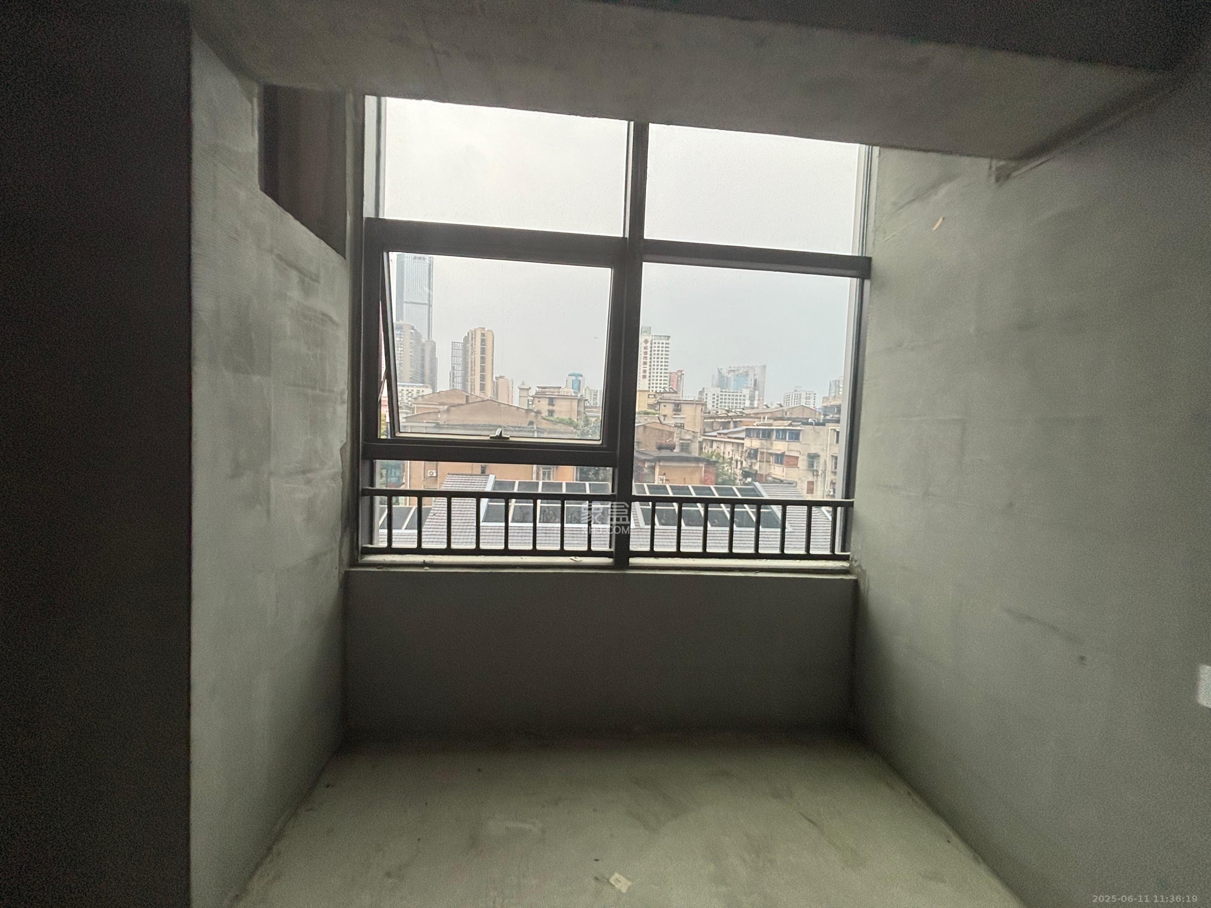 华润置地中心  1室0厅0卫    1300.0元/月 华润置地中心  1室0厅0卫    1300.0元/月室内图