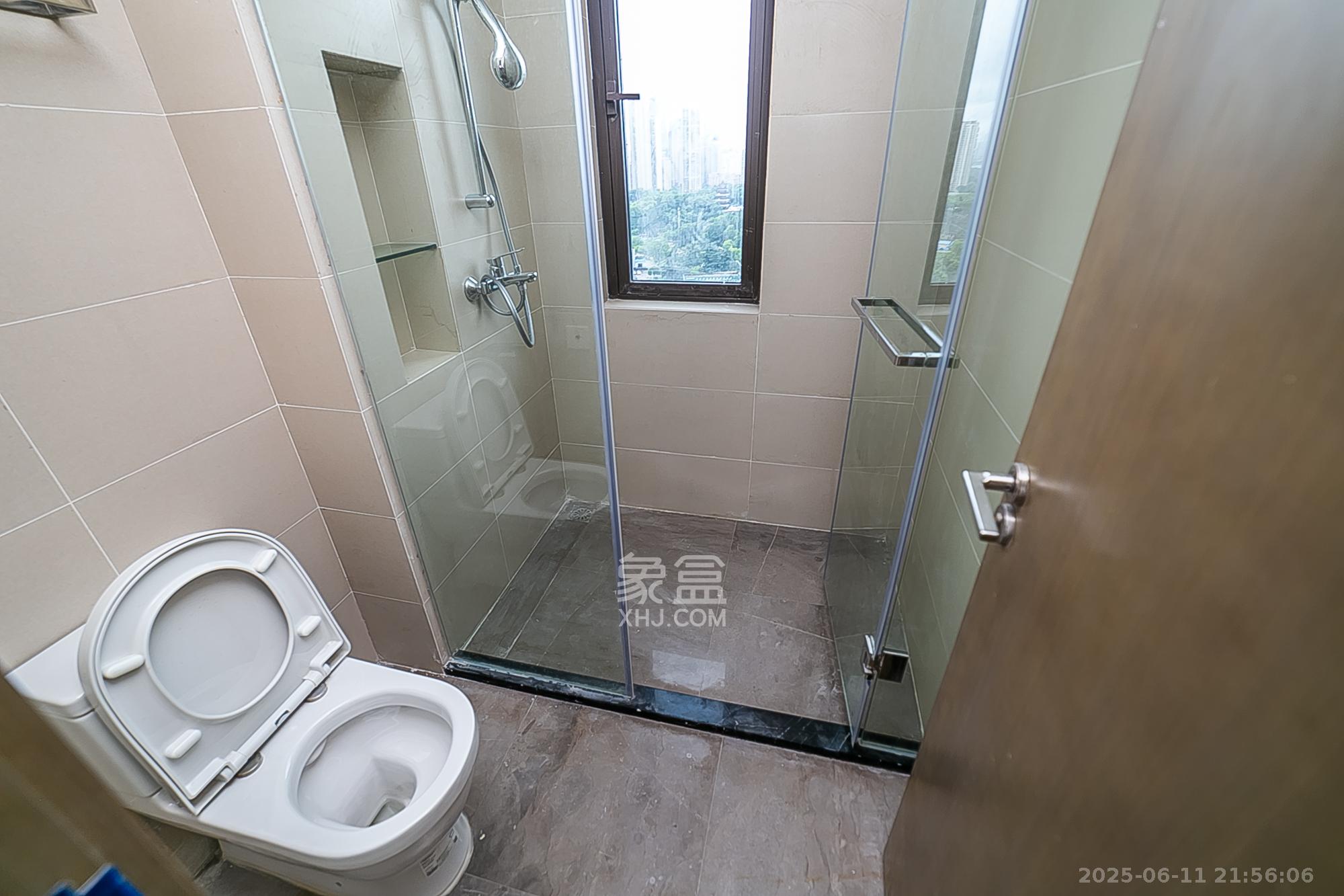 新力铂园(江山云著) 4室2厅2卫 222.0万 新力铂园(江山云著) 4室2厅2卫 222.0万卫生间