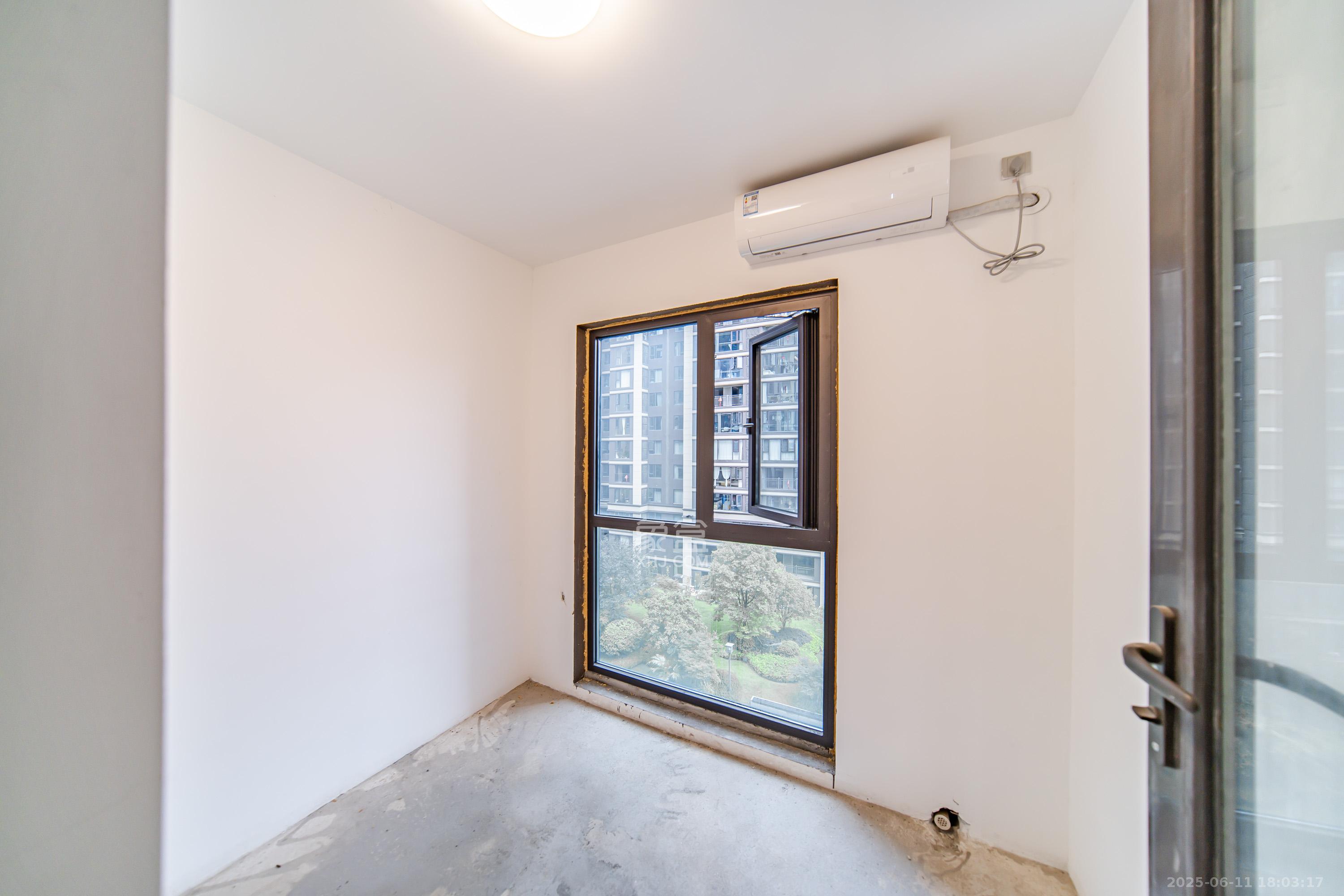 建发电建江山悦  3室2厅2卫   129.00万卧室