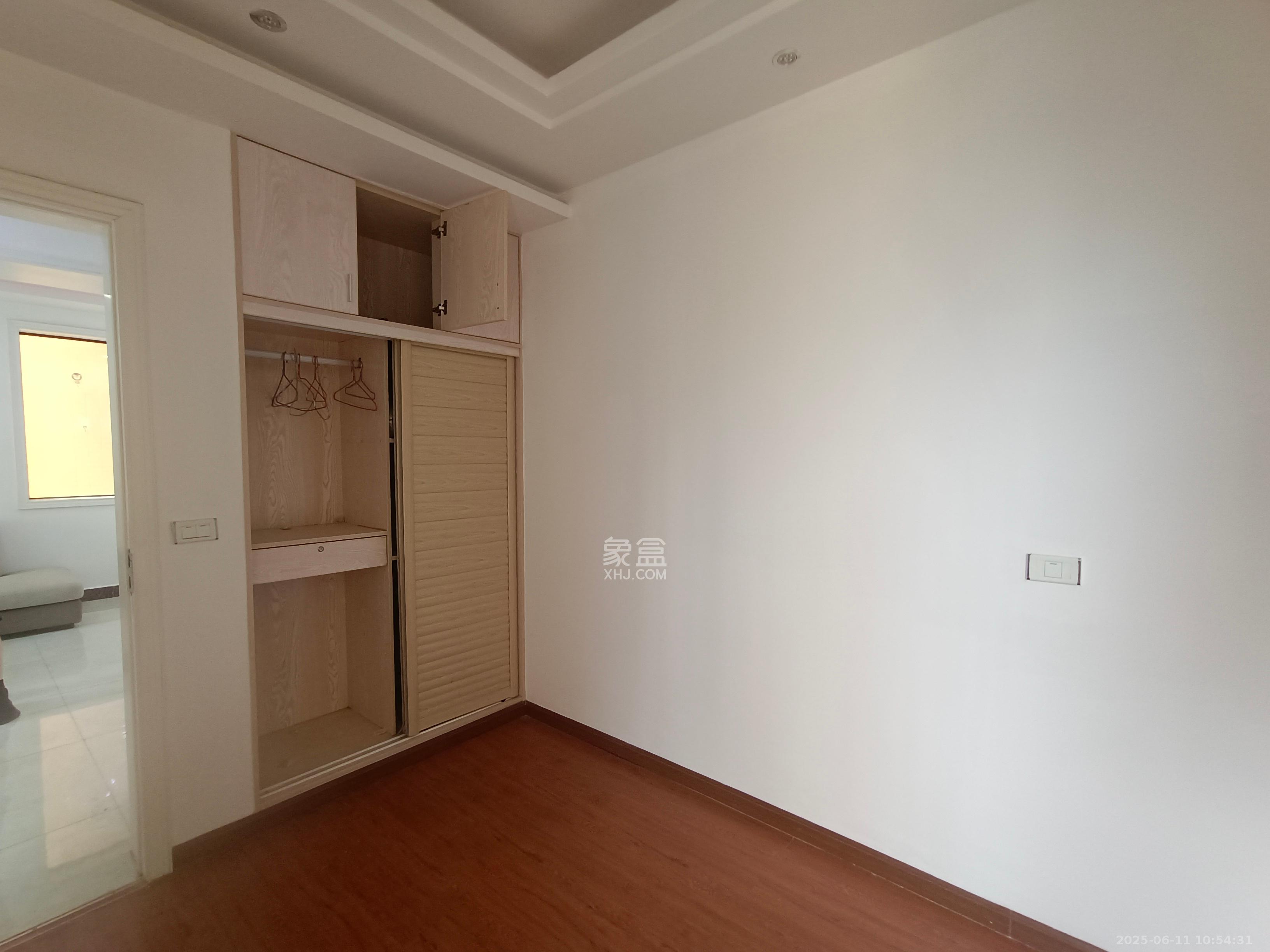 欧莱雅郡  3室2厅1卫   2600.00元/月室内图