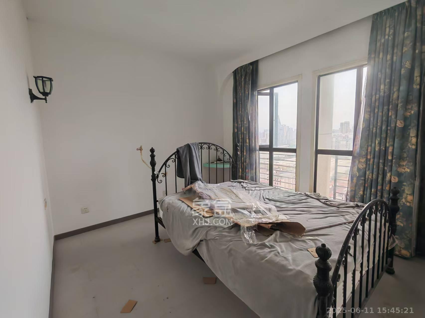 郡原广场 1室1厅1卫 2400.0元/月 郡原广场 1室1厅1卫 2400.0元/月室内图