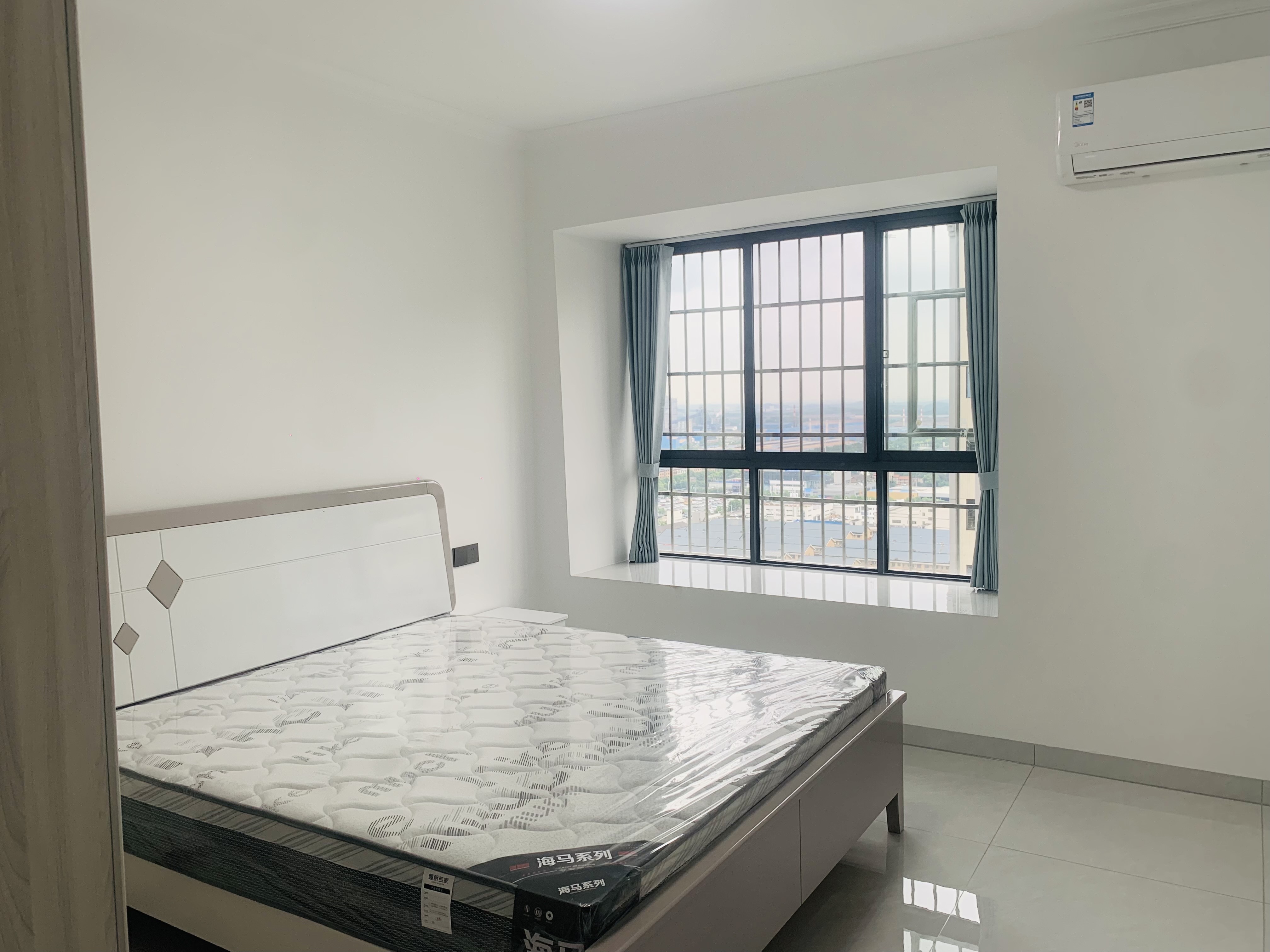 互助小区电梯房 3室2厅2卫 2100.0元/月 互助小区电梯房 3室2厅2卫 2100.0元/月室内图