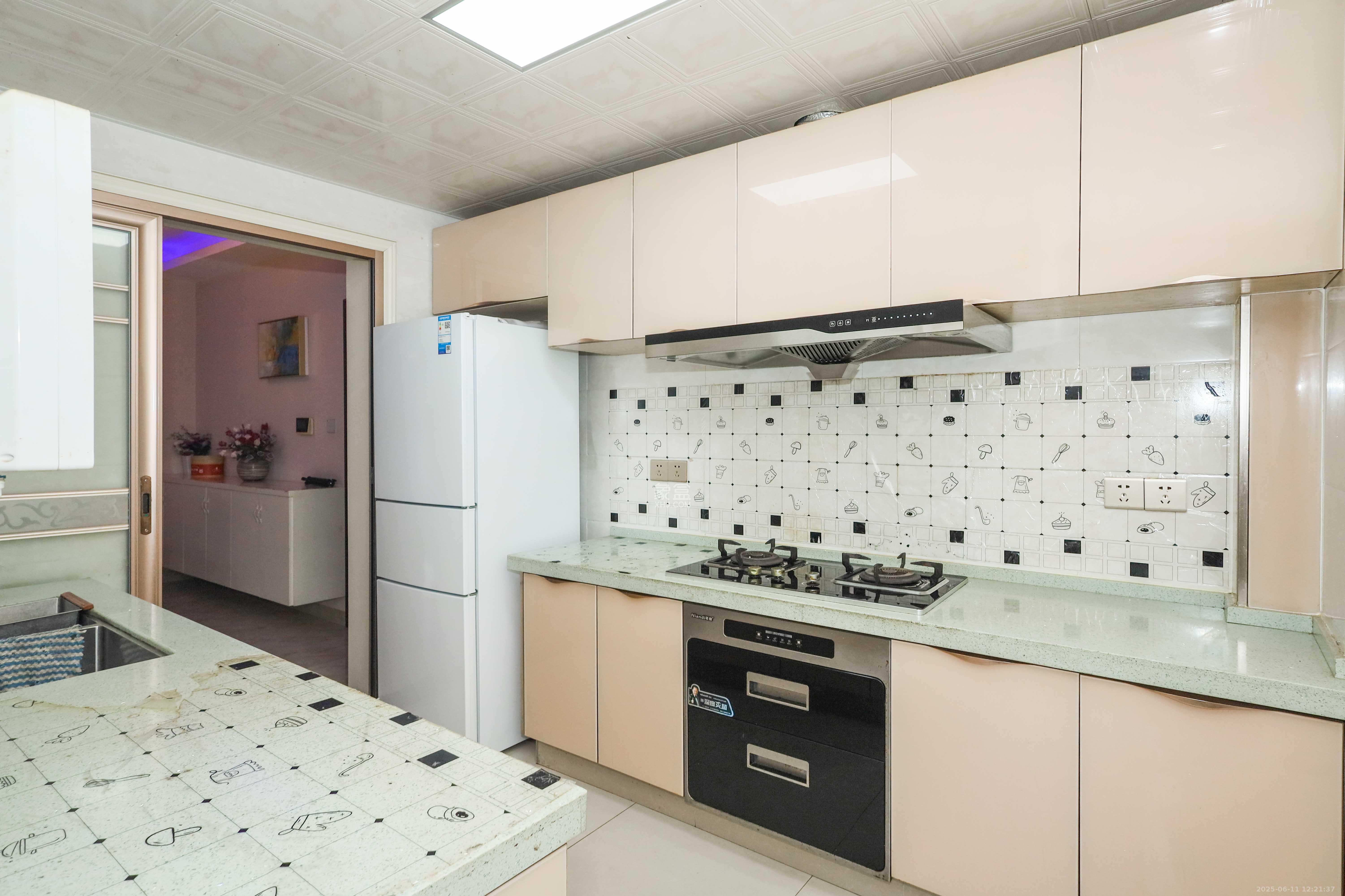 梅溪鑫苑名家  3室2厅1卫    99.8万 梅溪鑫苑名家  3室2厅1卫    99.8万厨房