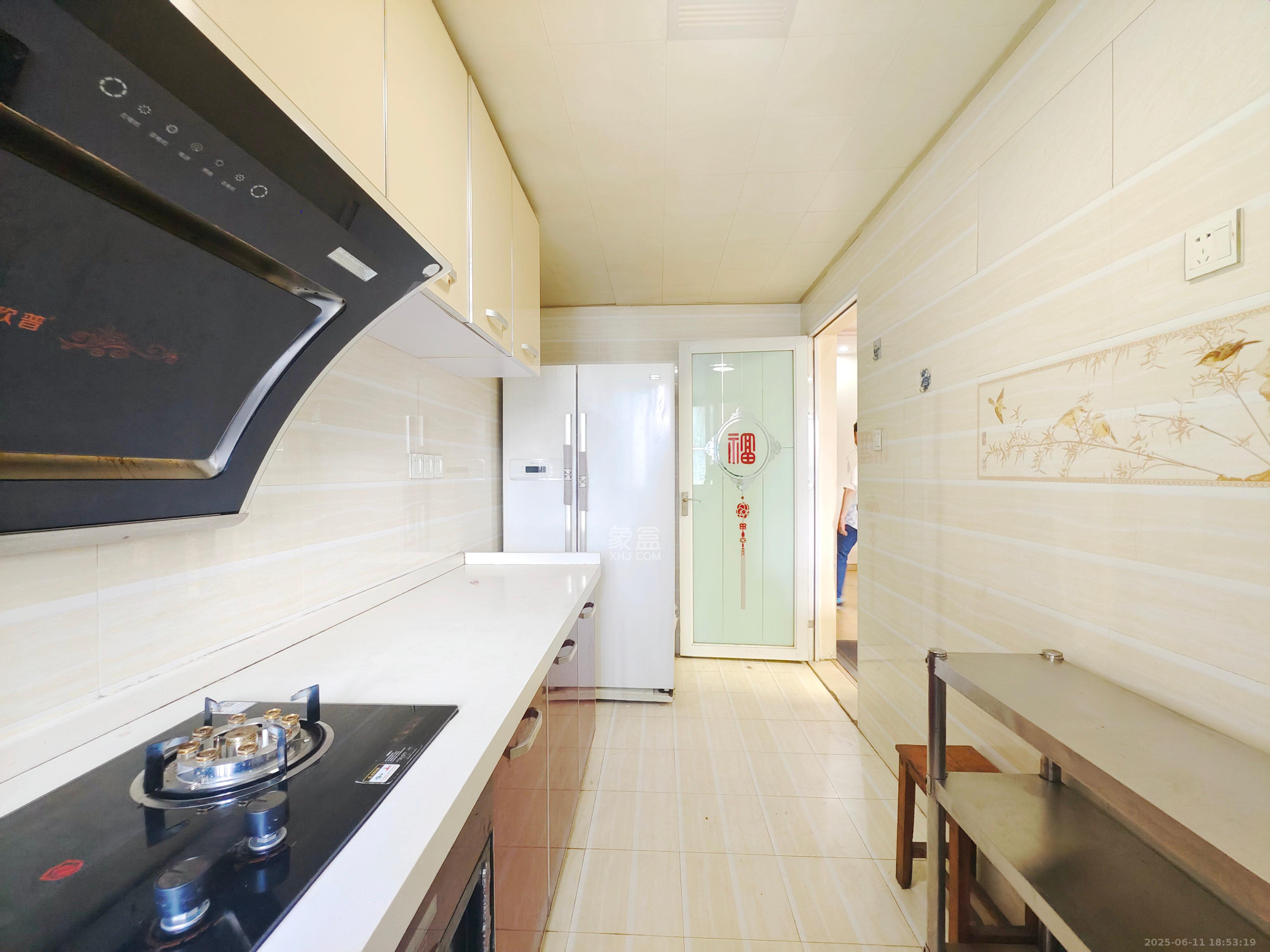 星蓝湾  3室2厅2卫    3100.0元/月室内图