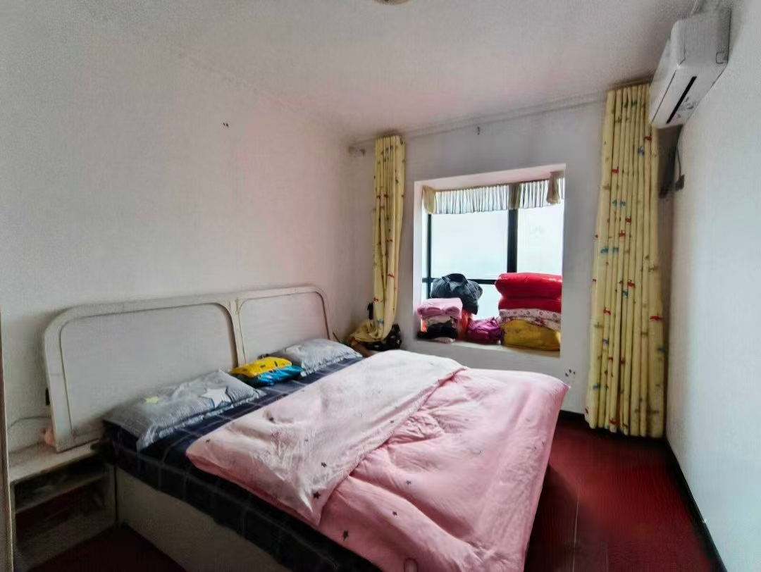 东方明珠 2室2厅1卫 36.8万 东方明珠 2室2厅1卫 36.8万客厅