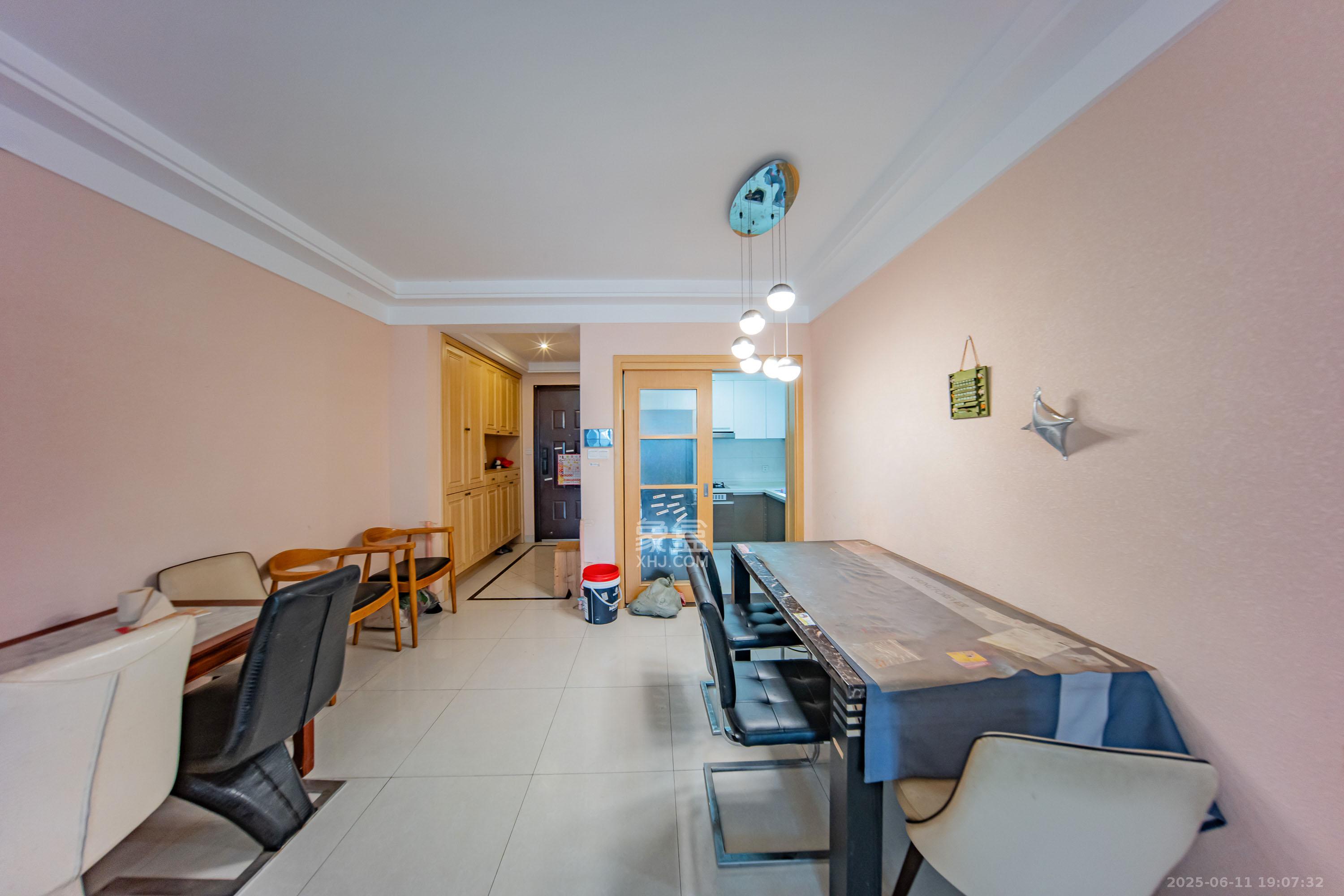 中海国际三期  3室2厅1卫    78.0万 中海国际三期  3室2厅1卫    78.0万客厅