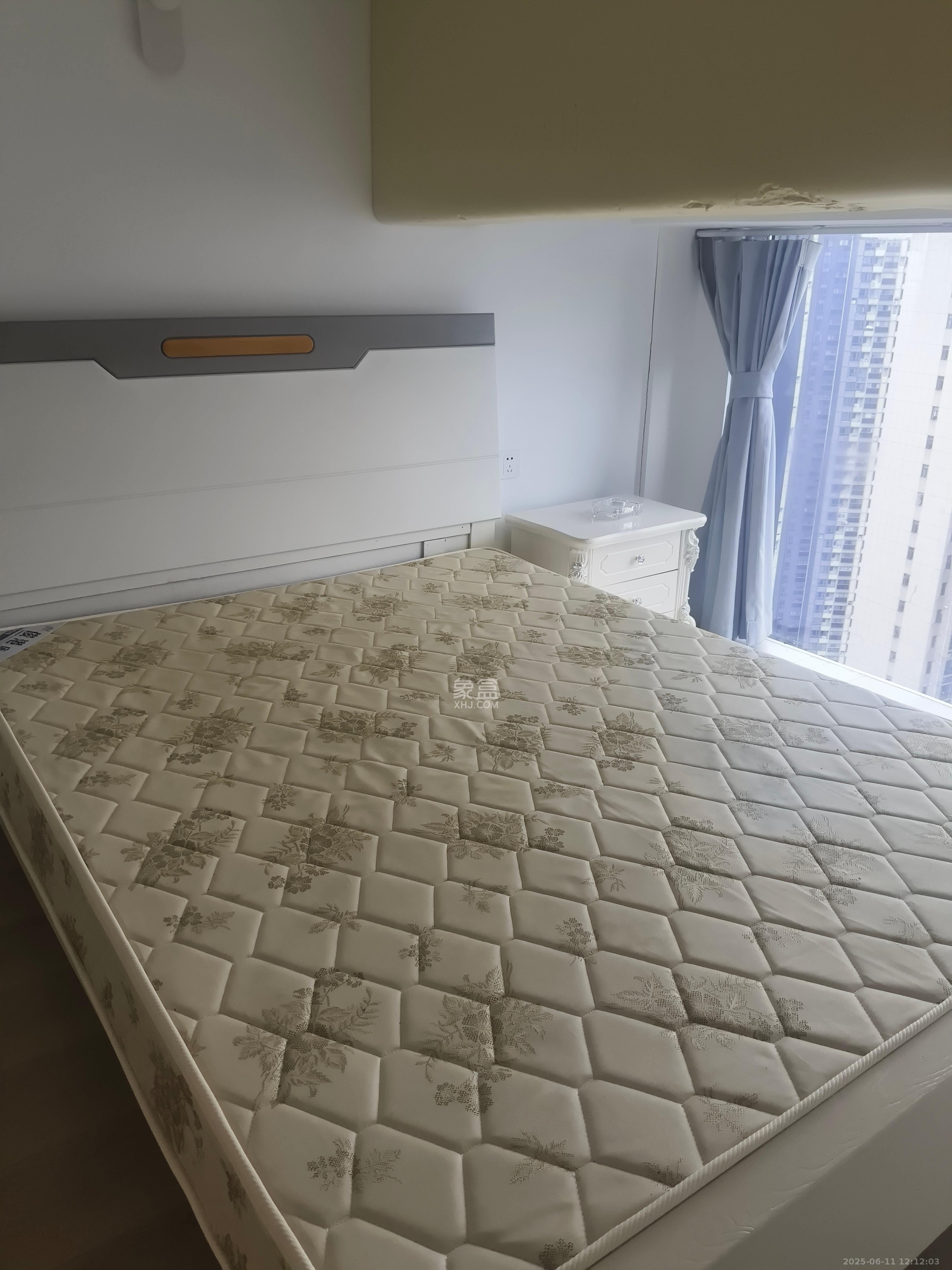万润时光里  2室1厅1卫   2200.00元/月室内图