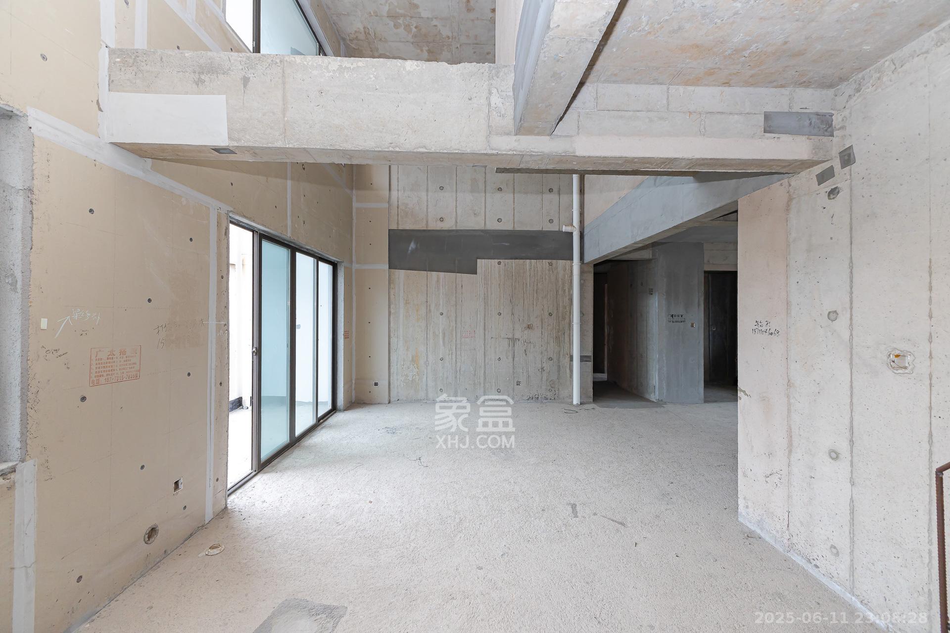 润和湘江天地C区 1室0厅0卫 136.6万 润和湘江天地C区 1室0厅0卫 136.6万客厅