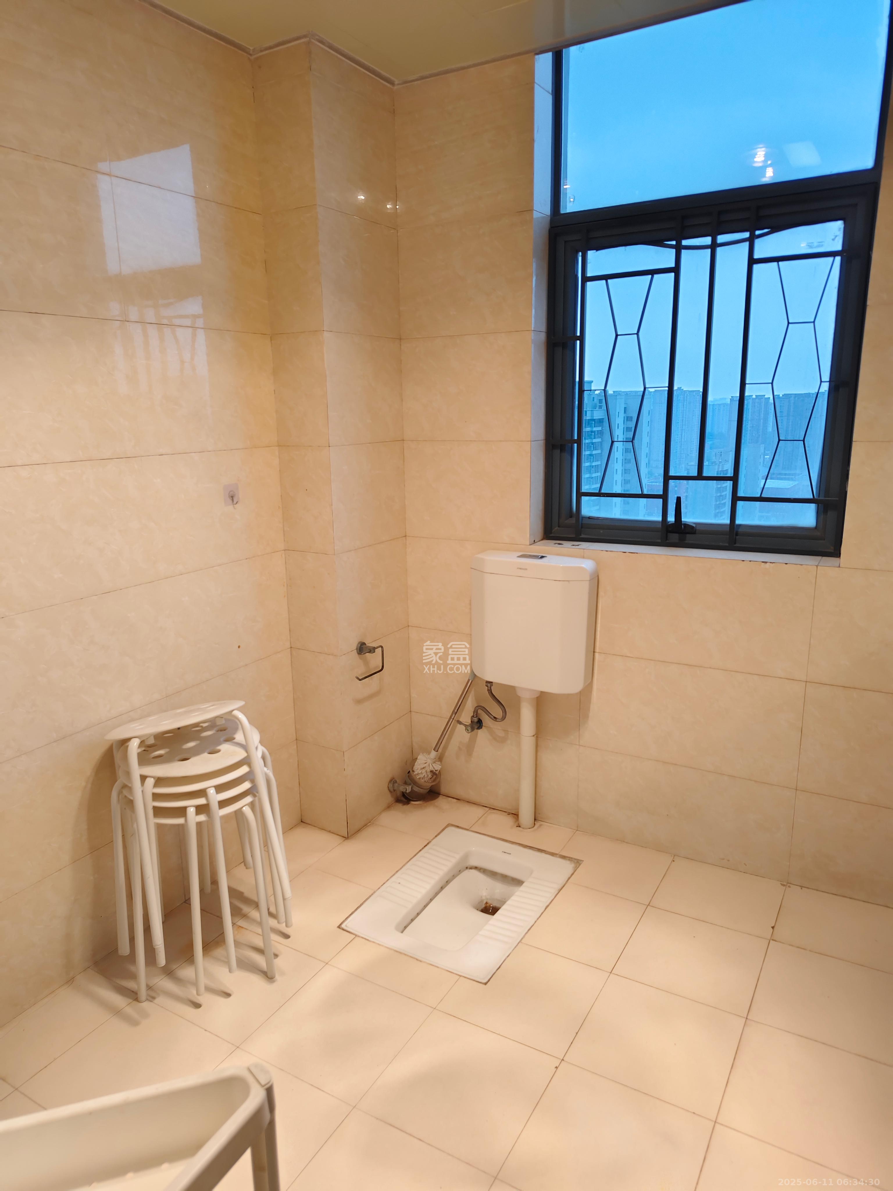 标志浪漫满屋（枫景公寓）  3室2厅2卫   2600.00元/月室内图