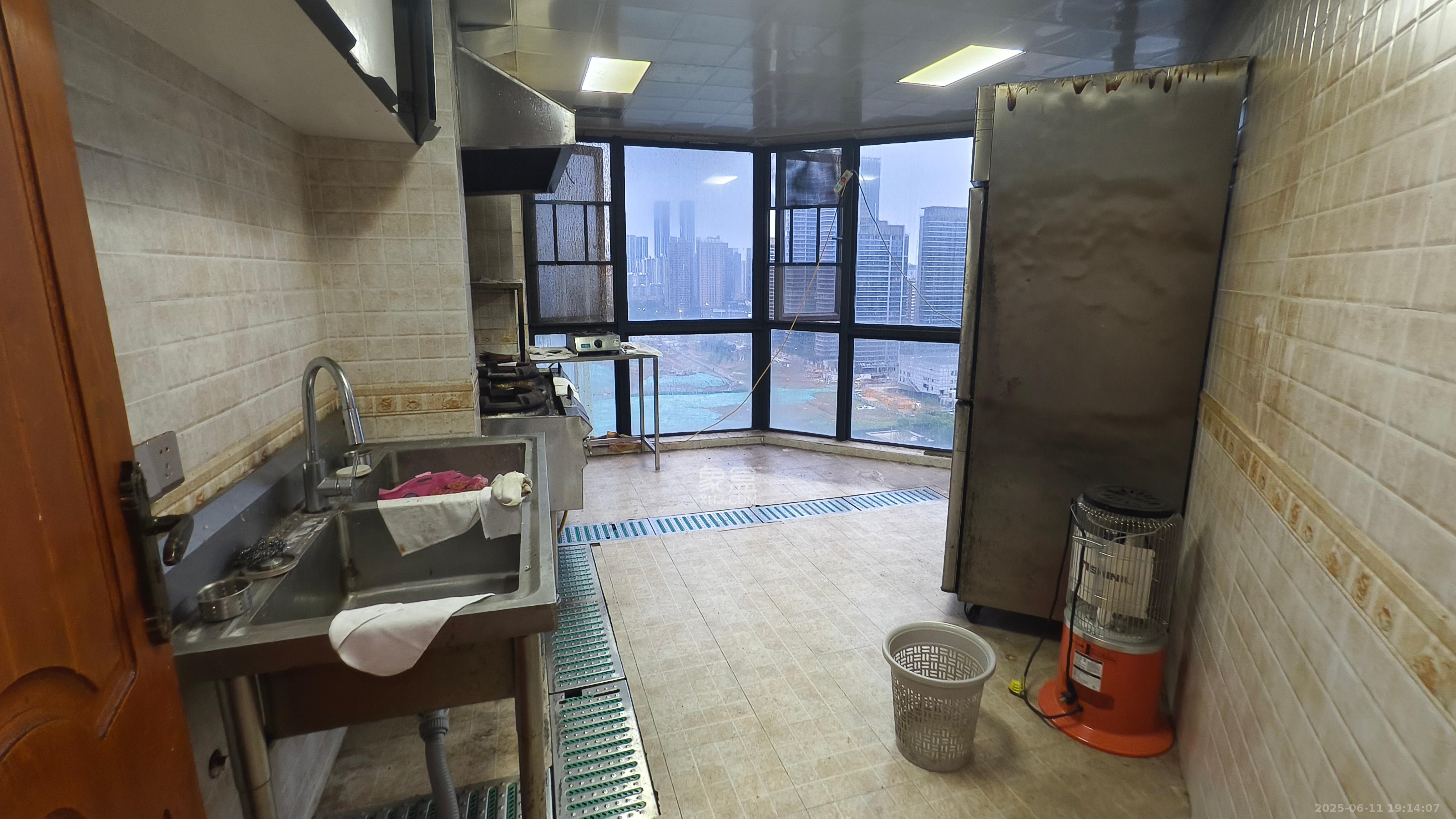 京武浪琴山一、二期 4室2厅1卫 4200.0元/月 京武浪琴山一、二期 4室2厅1卫 4200.0元/月室内图