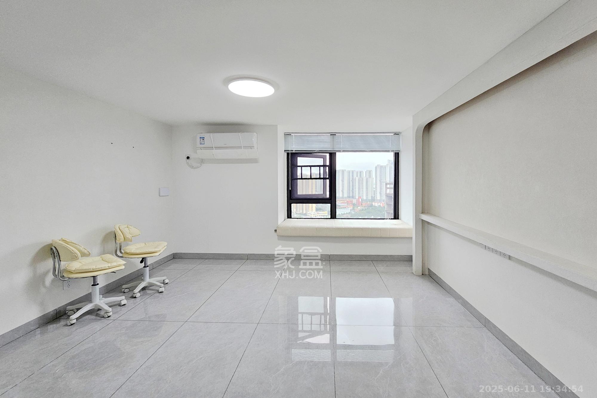 明昇壹城(明昇时代广场)三期 2室1厅1卫 58.0万 明昇壹城(明昇时代广场)三期 2室1厅1卫 58.0万客厅