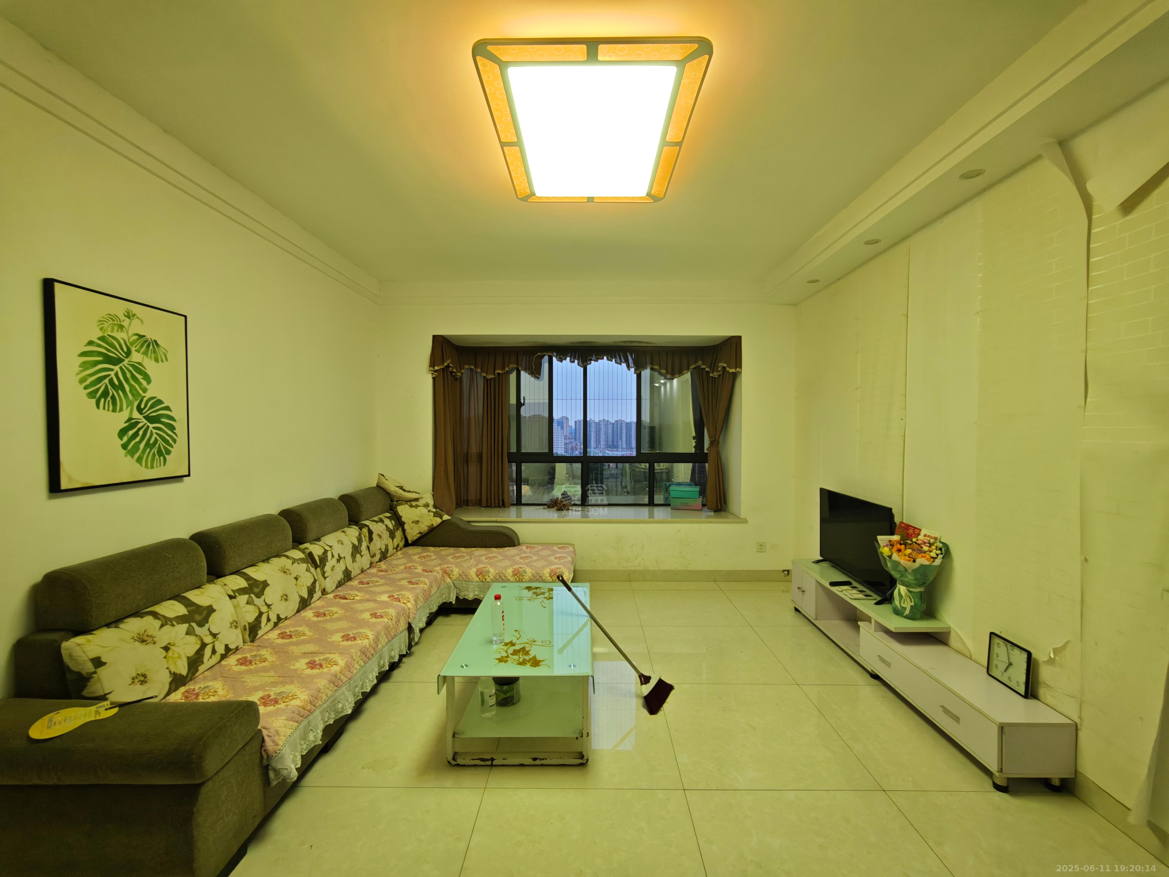 武广国际学苑 3室2厅2卫 1800.0元/月 武广国际学苑 3室2厅2卫 1800.0元/月室内图