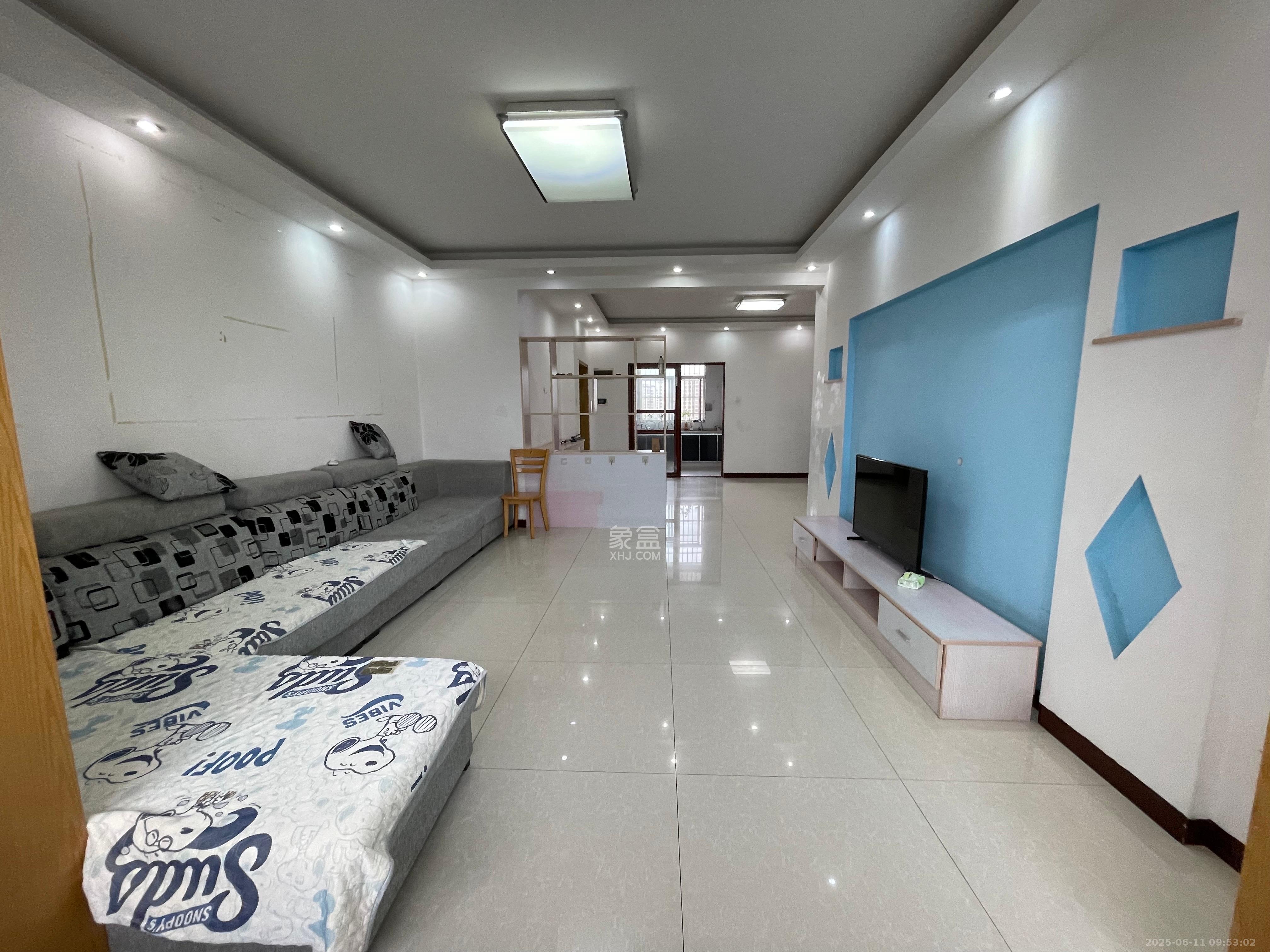 先锋新宇  3室2厅2卫   2400.00元/月