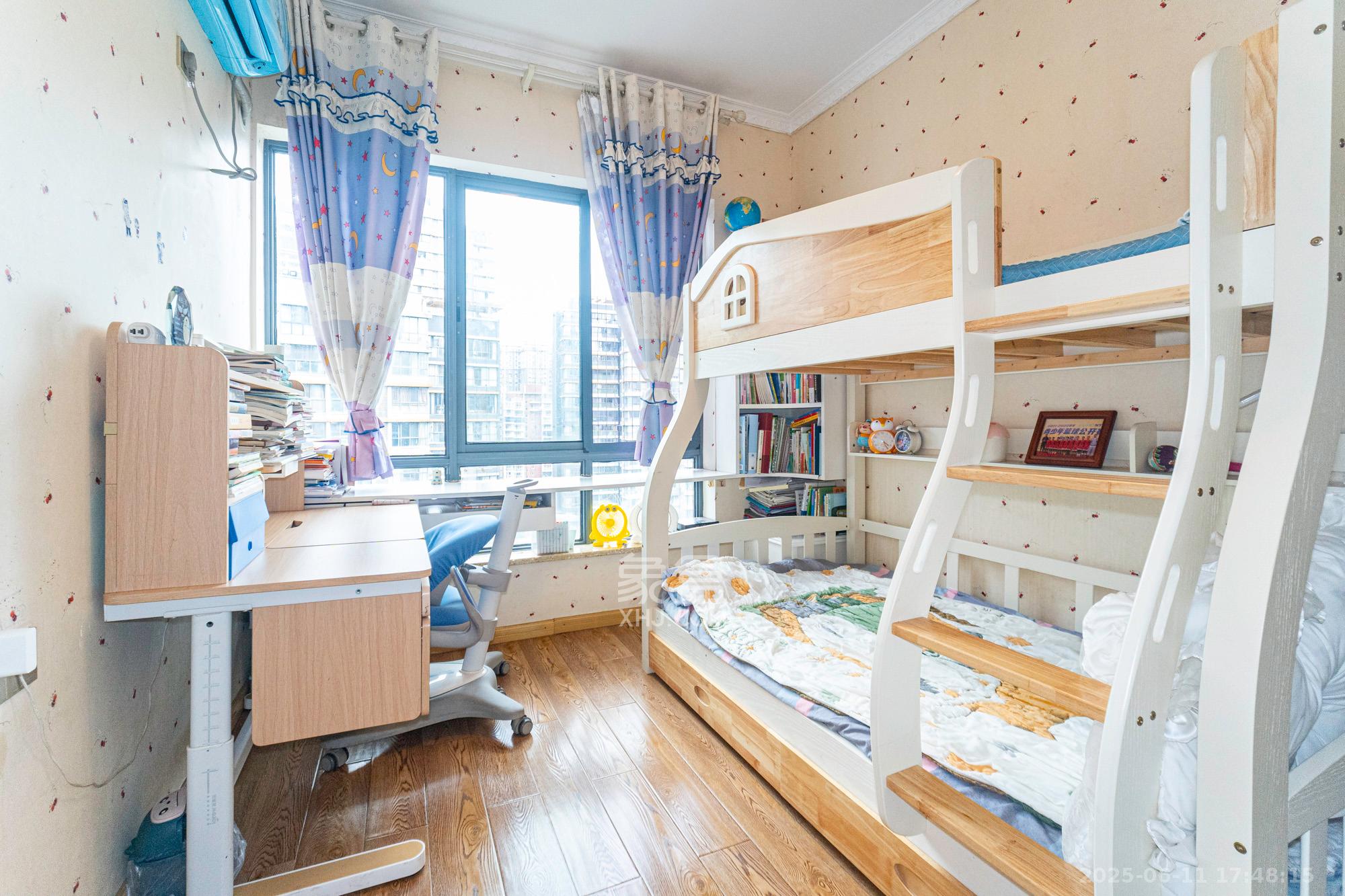 恒基凯旋门一二期 3室2厅2卫 133.0万 恒基凯旋门一二期 3室2厅2卫 133.0万卧室