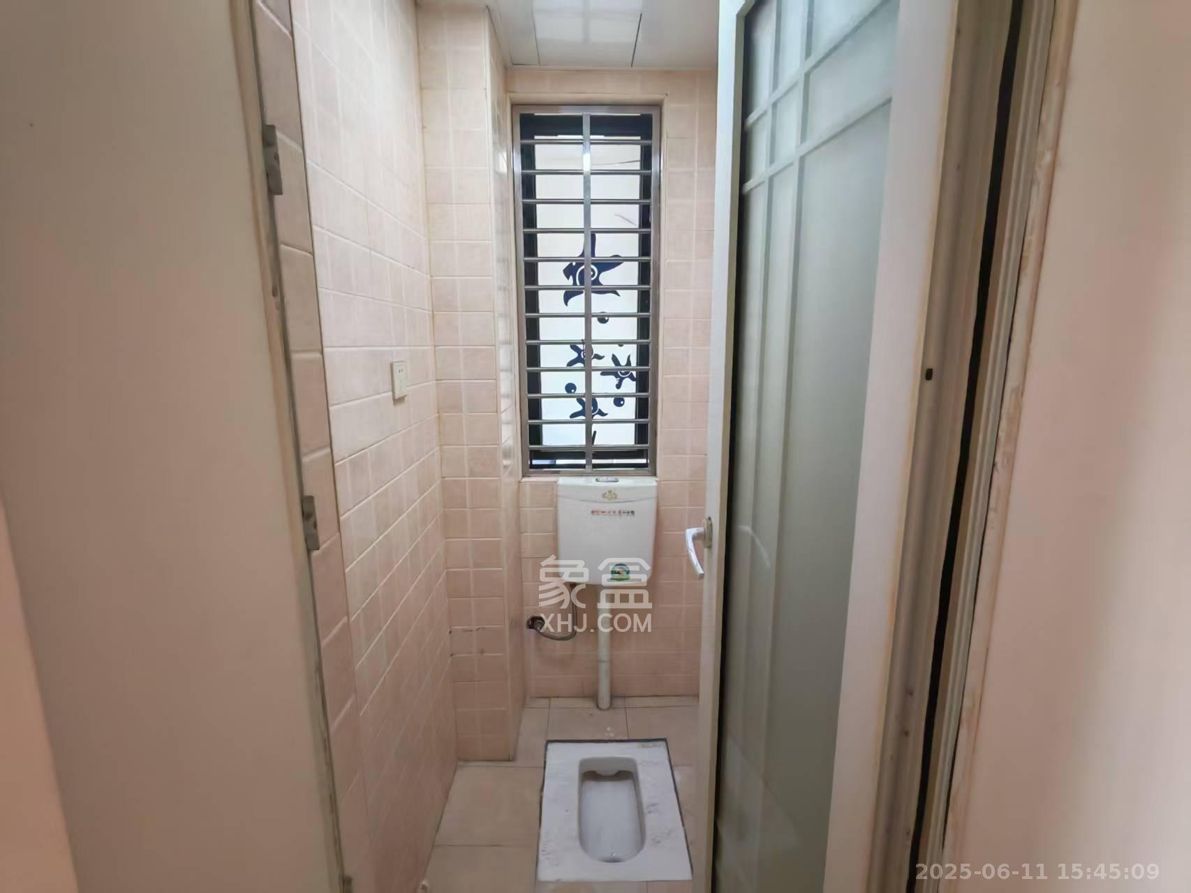 郡原广场 1室1厅1卫 2400.0元/月 郡原广场 1室1厅1卫 2400.0元/月室内图