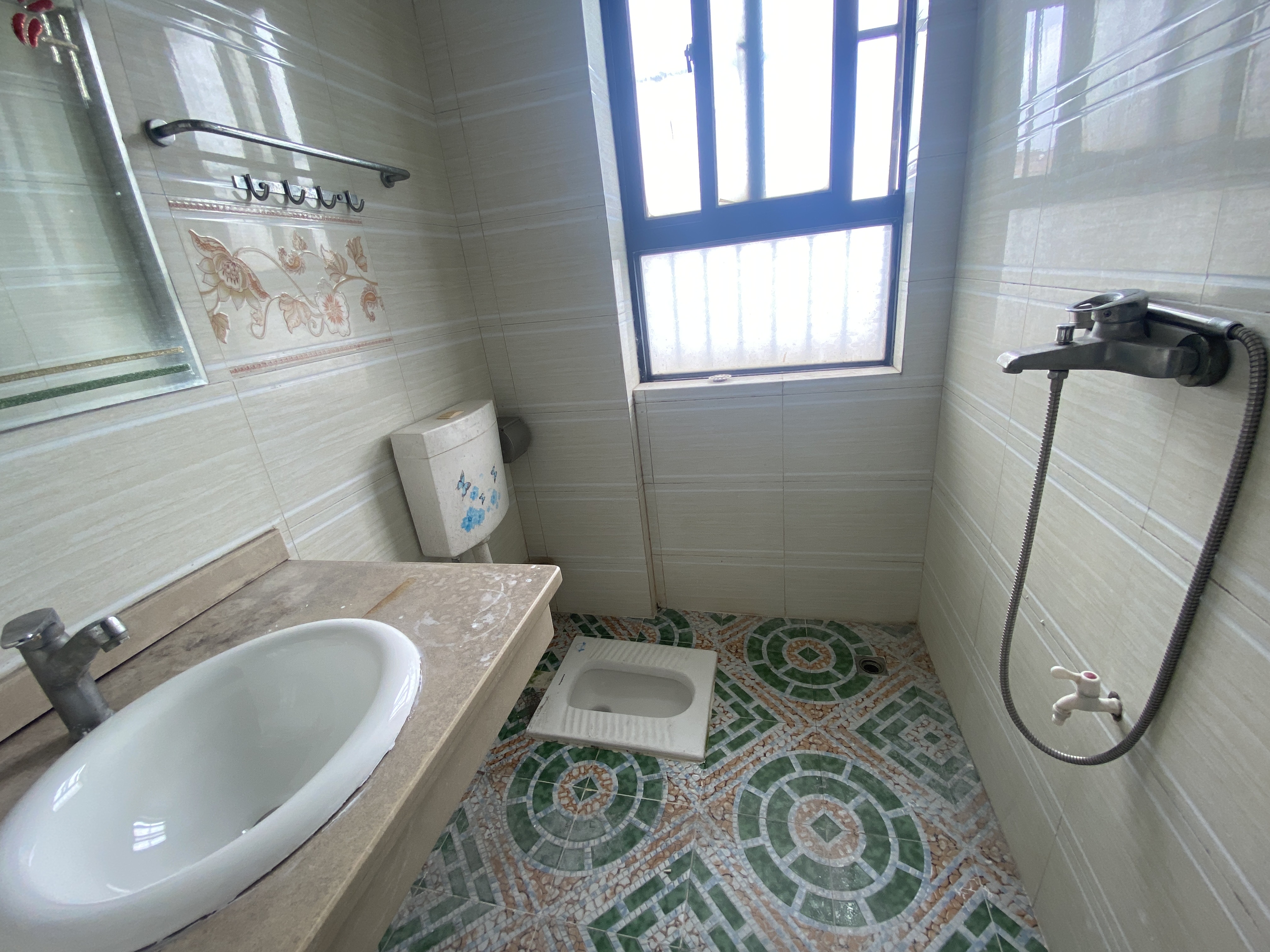 桐林阁 3室2厅2卫 2500.0元/月 桐林阁 3室2厅2卫 2500.0元/月室内图