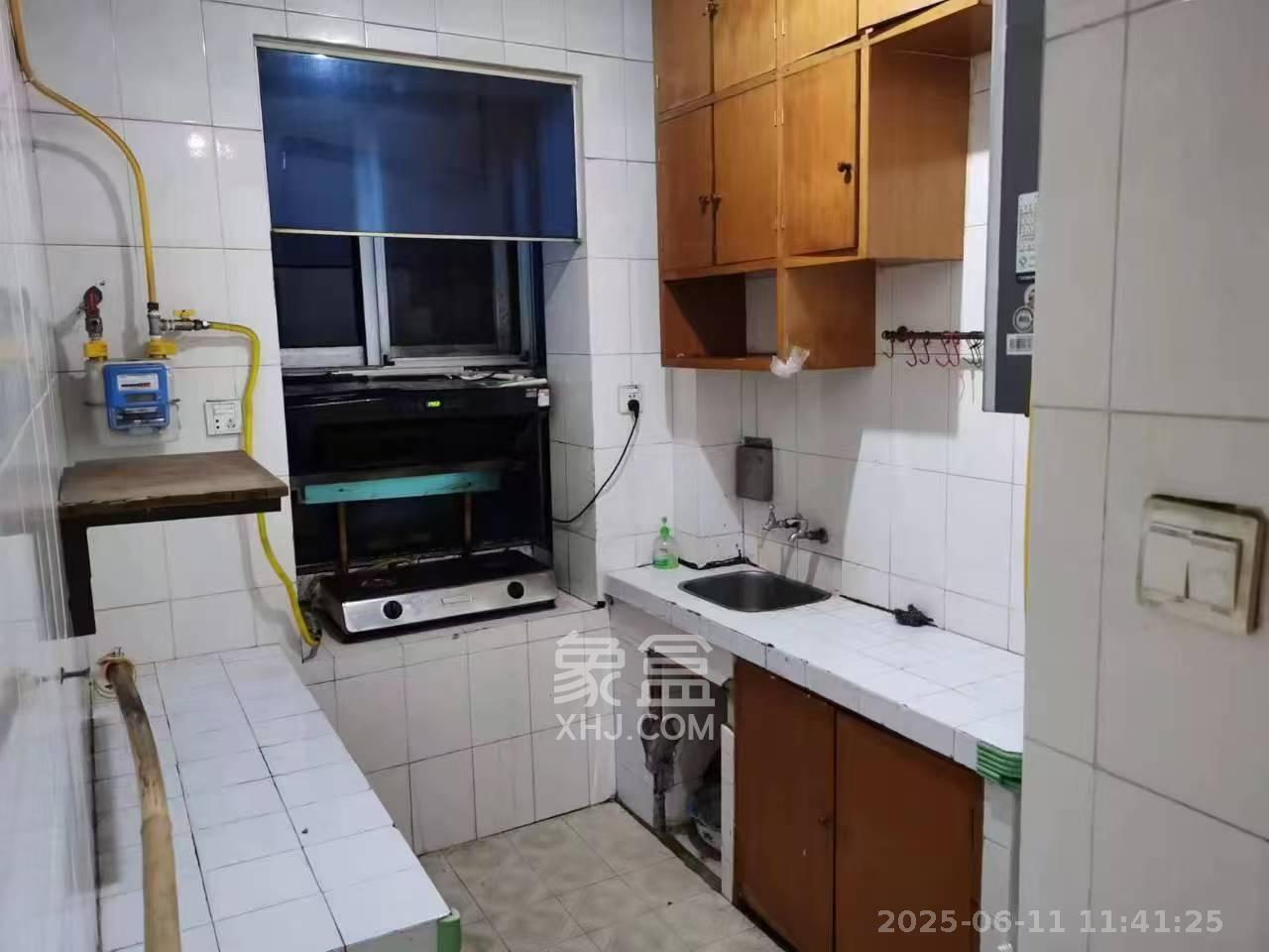 湖南大学民主村 2室1厅1卫 2700.0元/月 湖南大学民主村 2室1厅1卫 2700.0元/月室内图