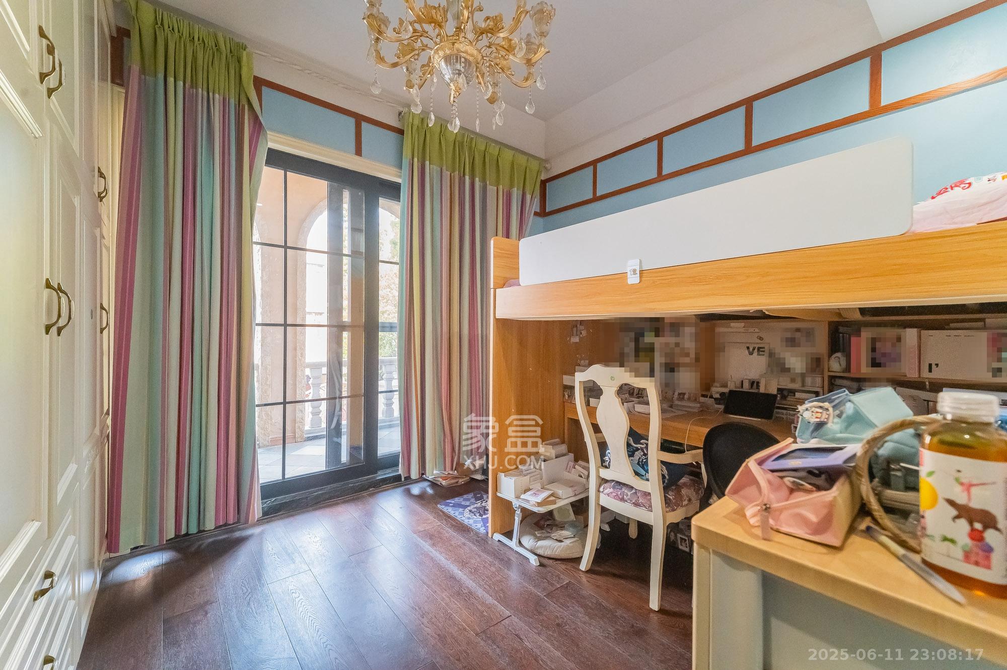 碧桂园威尼斯城 8室2厅6卫 1268.98万 碧桂园威尼斯城 8室2厅6卫 1268.98万卧室