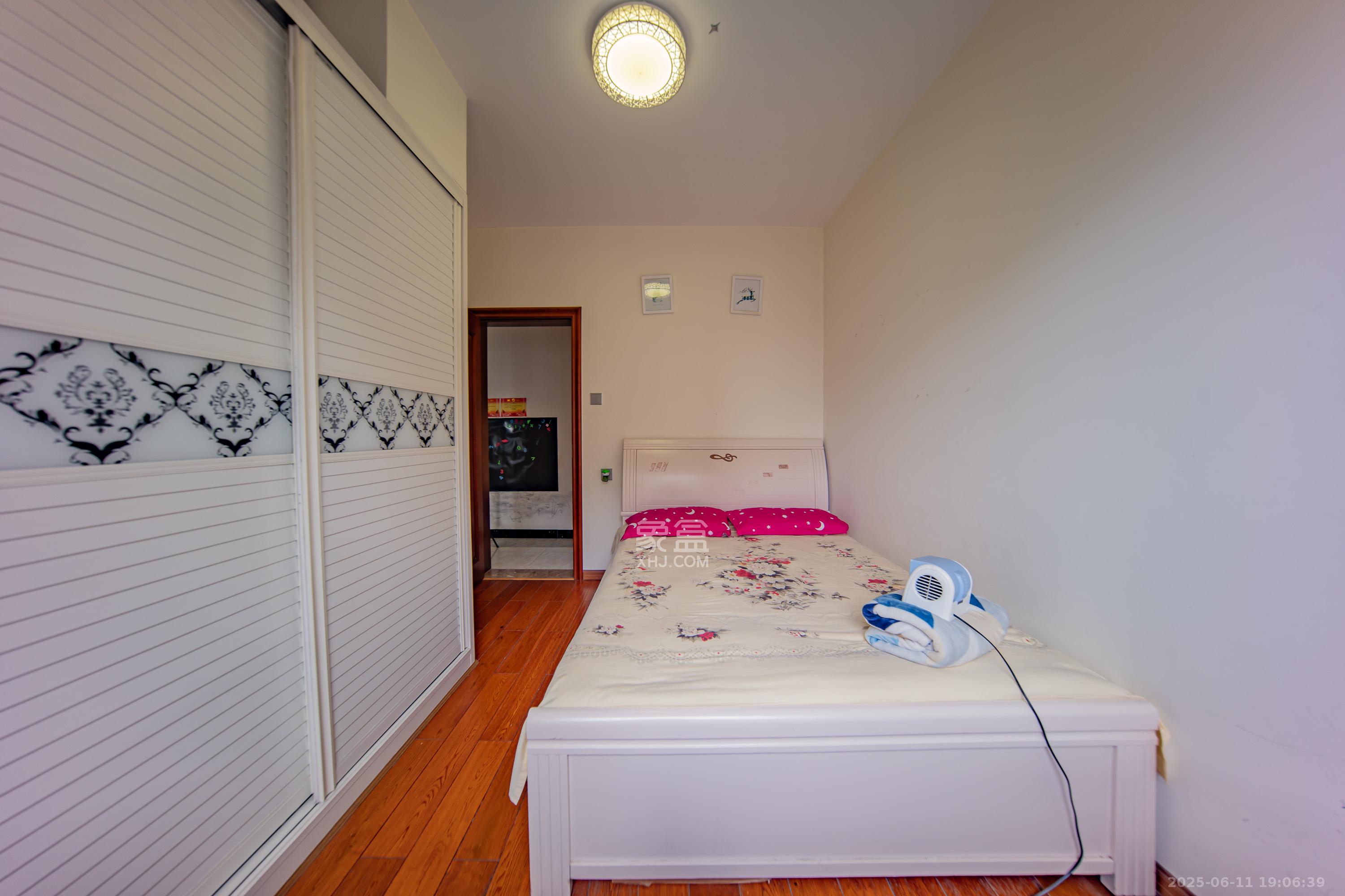 中建麓山和苑  3室2厅2卫    75.0万 中建麓山和苑  3室2厅2卫    75.0万卧室