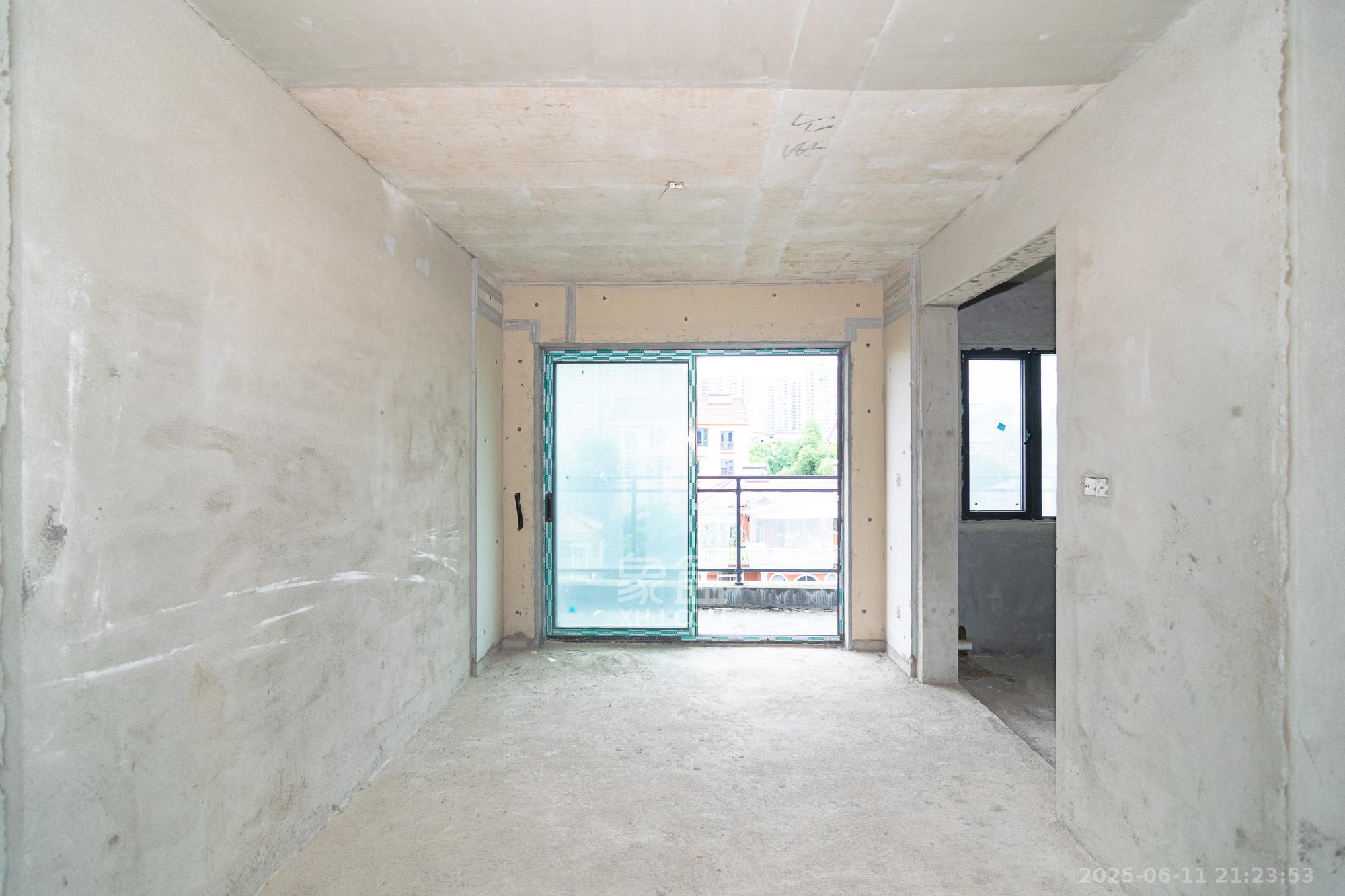 润和谷山郡(悦禧山庄水榭花都)  5室2厅3卫    139.0万 润和谷山郡(悦禧山庄水榭花都)  5室2厅3卫    139.0万客厅