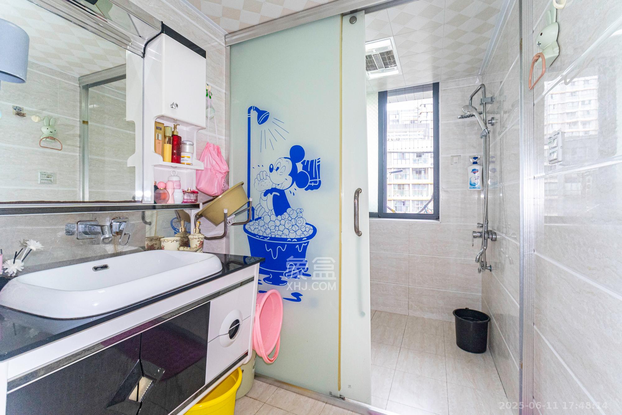 恒基凯旋门一二期 3室2厅2卫 133.0万 恒基凯旋门一二期 3室2厅2卫 133.0万卫生间