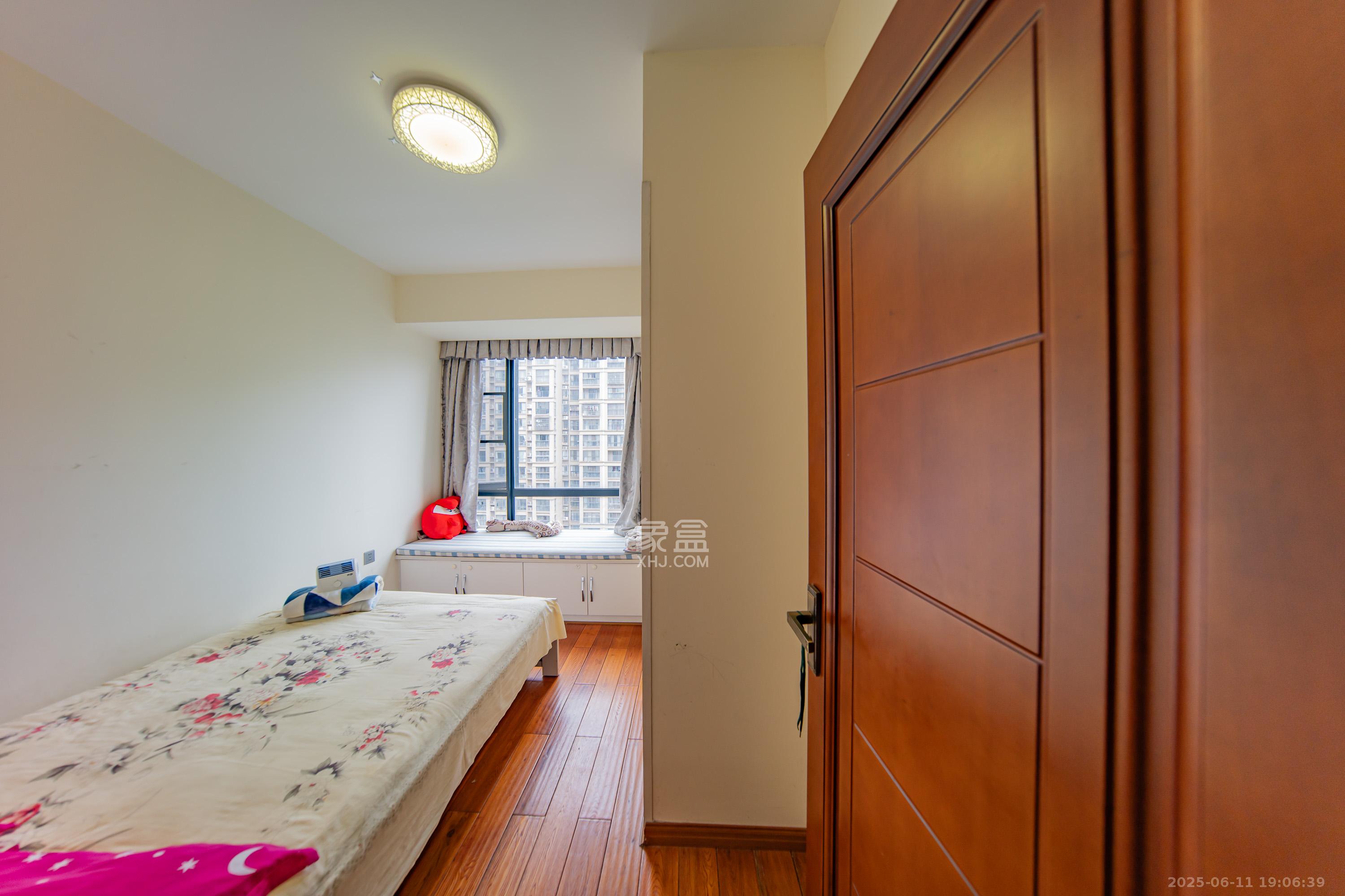 中建麓山和苑  3室2厅2卫    75.0万 中建麓山和苑  3室2厅2卫    75.0万卧室