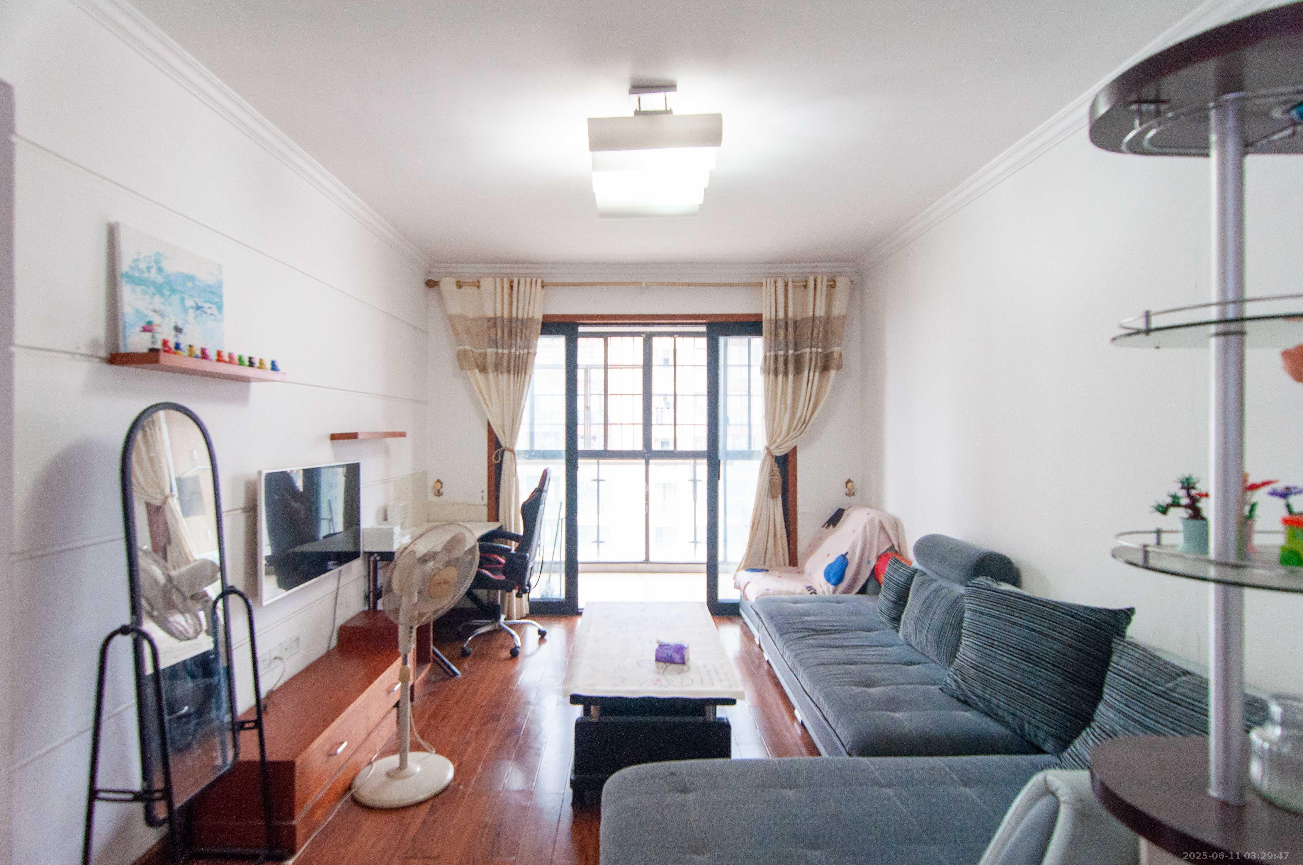 高鑫麓城  2室2厅1卫    75.0万 高鑫麓城  2室2厅1卫    75.0万客厅