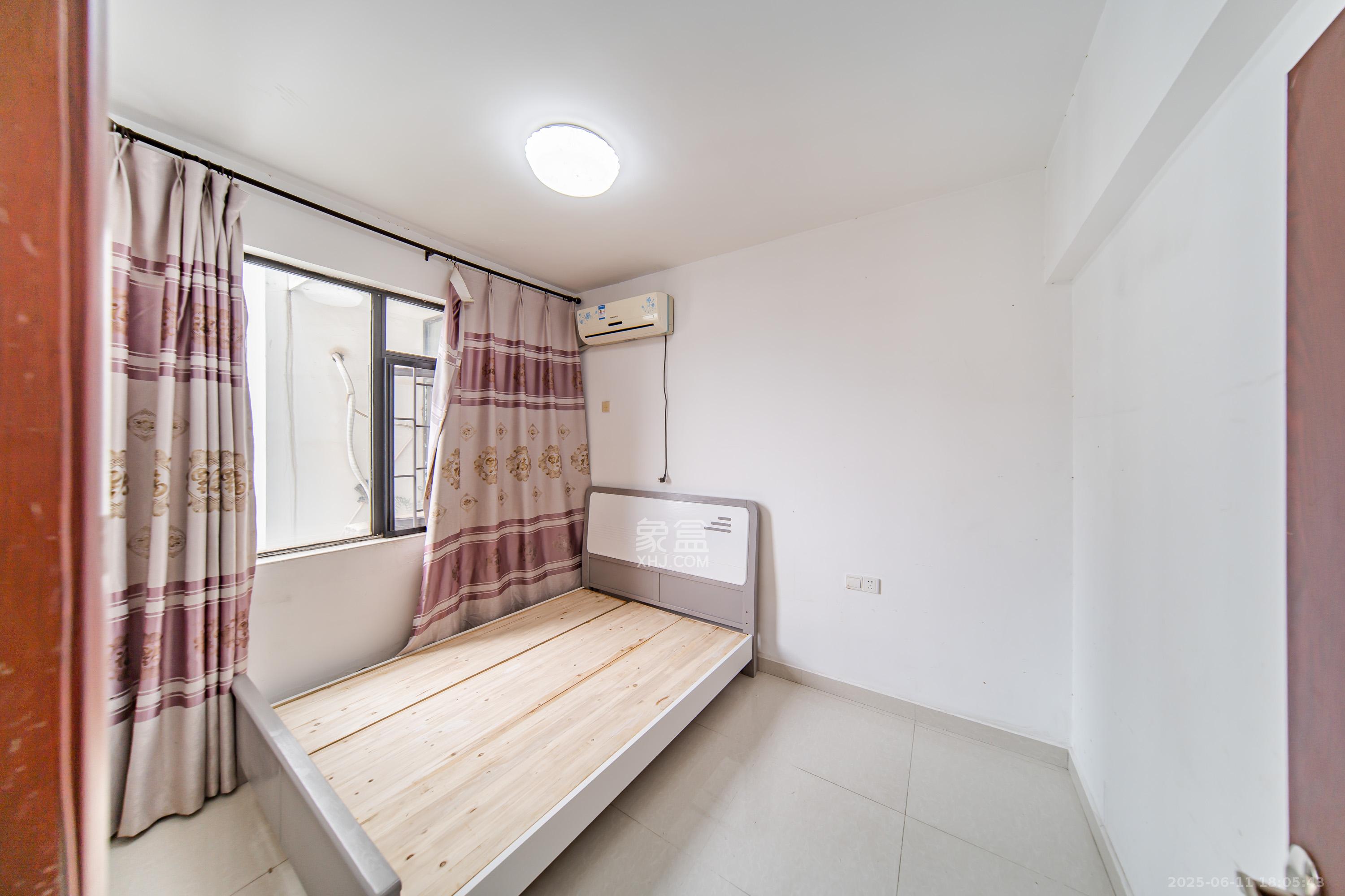 阳光100三期 2室2厅1卫 79.0万 阳光100三期 2室2厅1卫 79.0万卧室