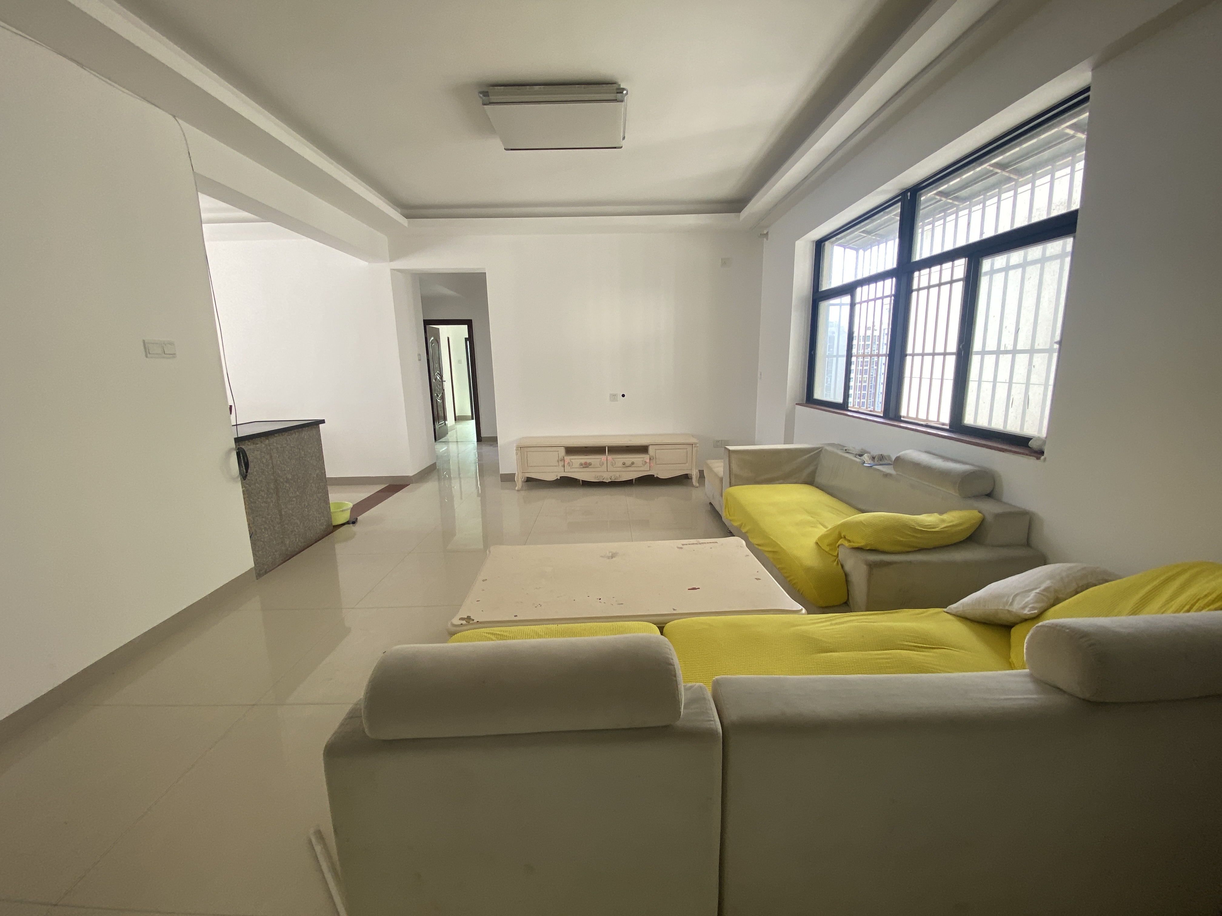 桐林阁 3室2厅2卫 2500.0元/月 桐林阁 3室2厅2卫 2500.0元/月室内图