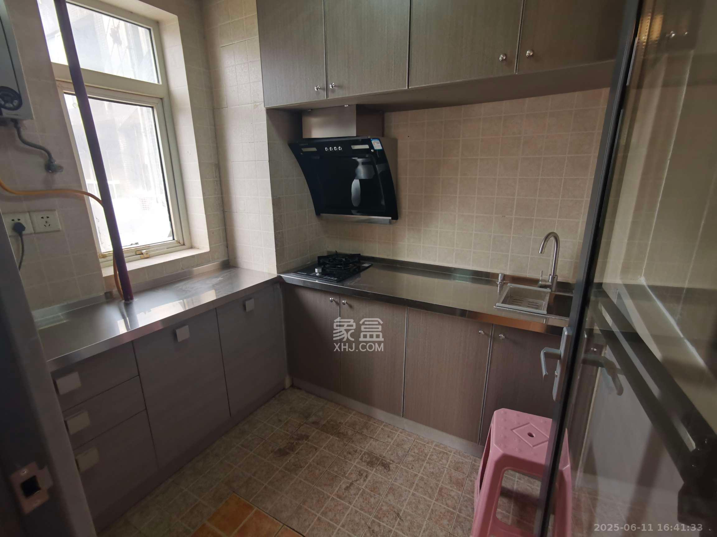汇富中心  1室1厅1卫   1800.00元/月室内图