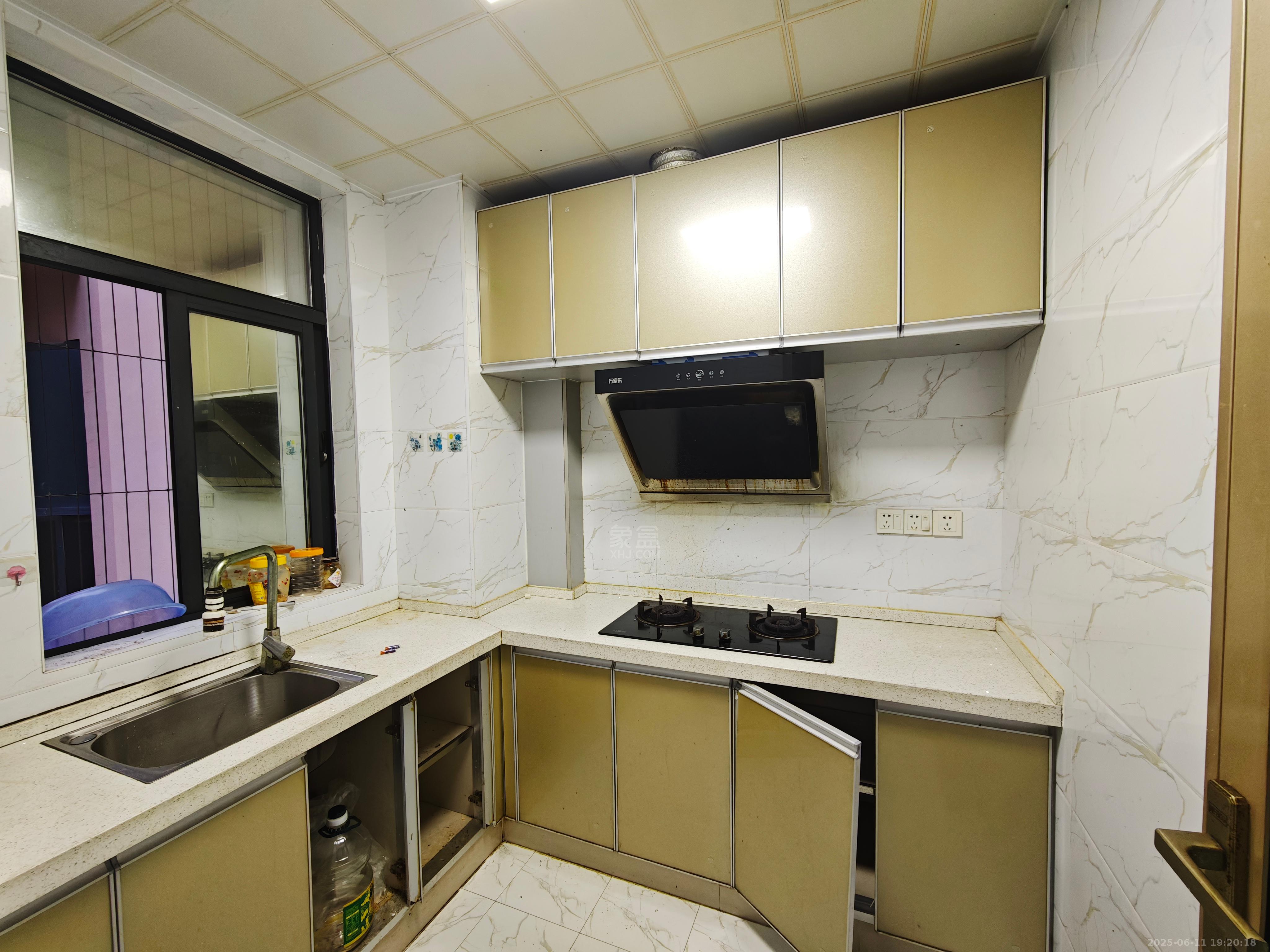 武广国际学苑 3室2厅2卫 1800.0元/月 武广国际学苑 3室2厅2卫 1800.0元/月室内图