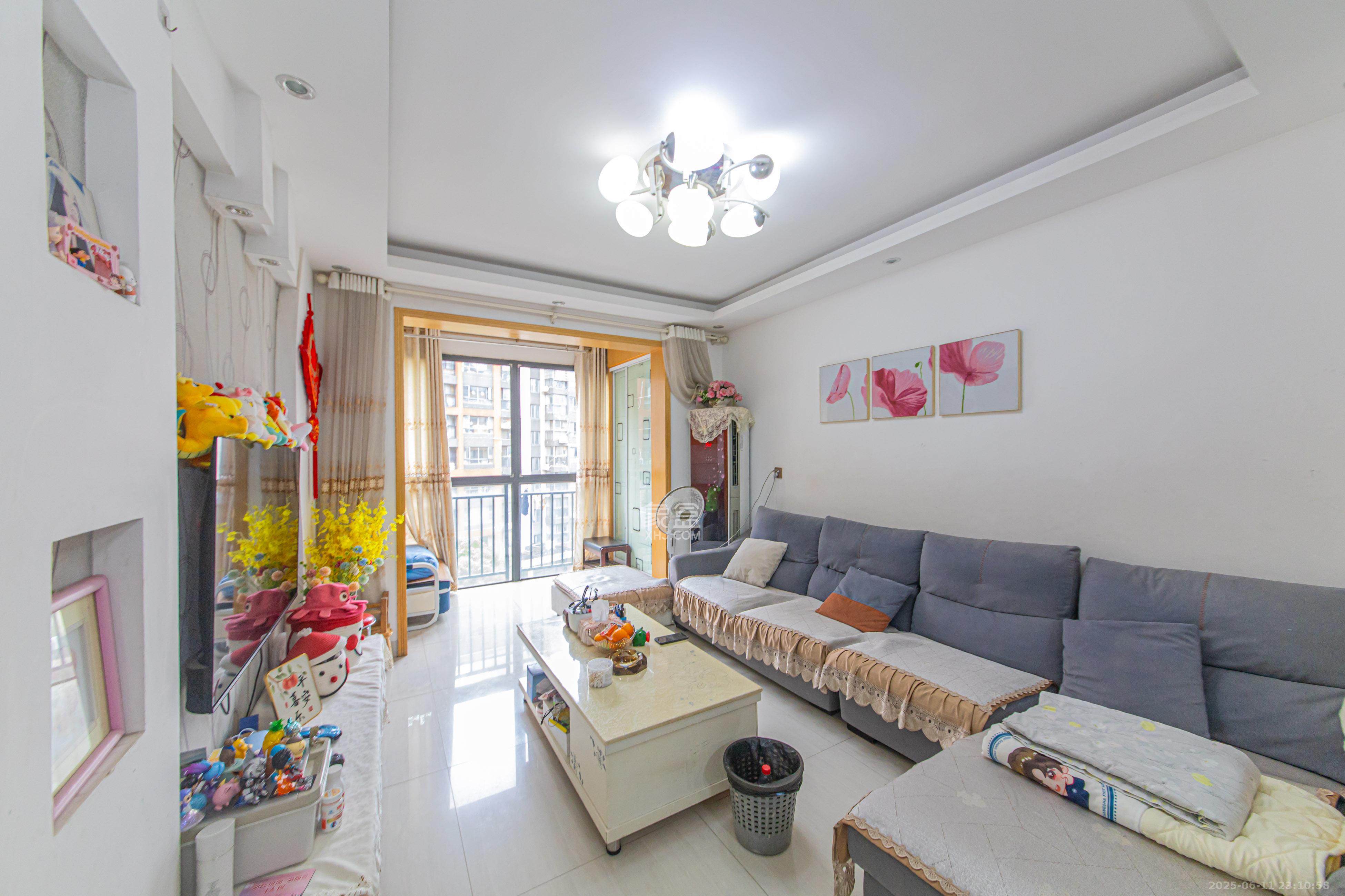 中信文化广场(中信新城二期) 2室2厅1卫 57.0万 中信文化广场(中信新城二期) 2室2厅1卫 57.0万客厅