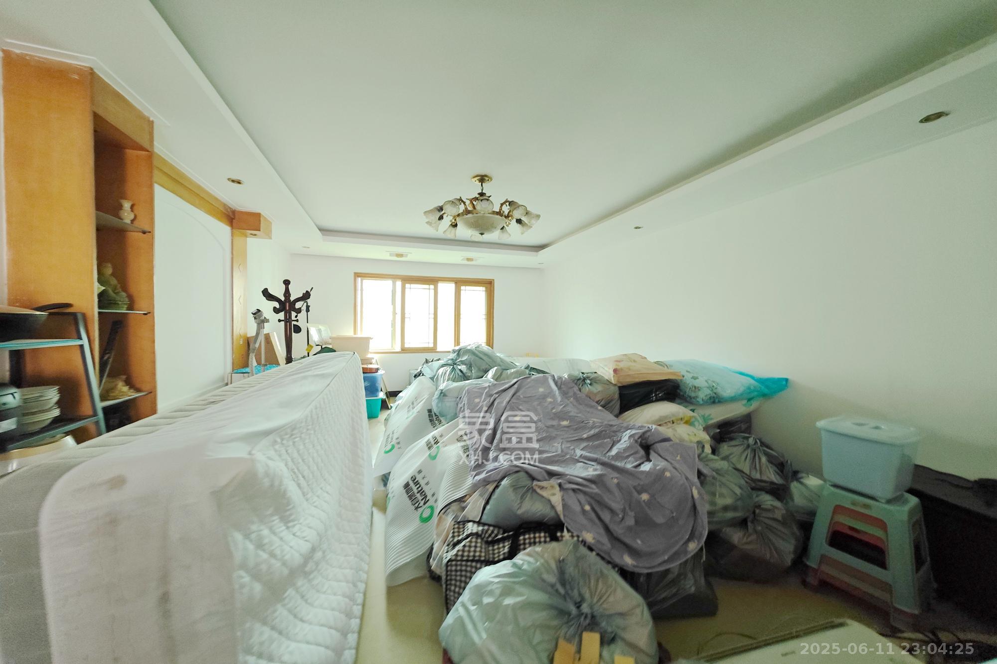 桔园小区1-8片 4室2厅2卫 80.0万 桔园小区1-8片 4室2厅2卫 80.0万客厅