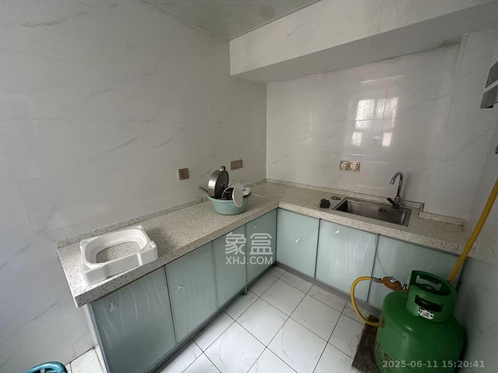 市直属机关宿舍  3室1厅1卫    1900.0元/月室内图