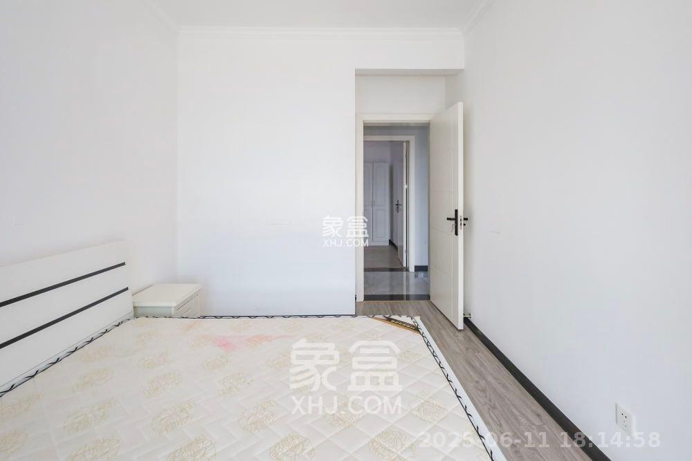 八方小区C区  3室2厅2卫   4000.00元/月室内图