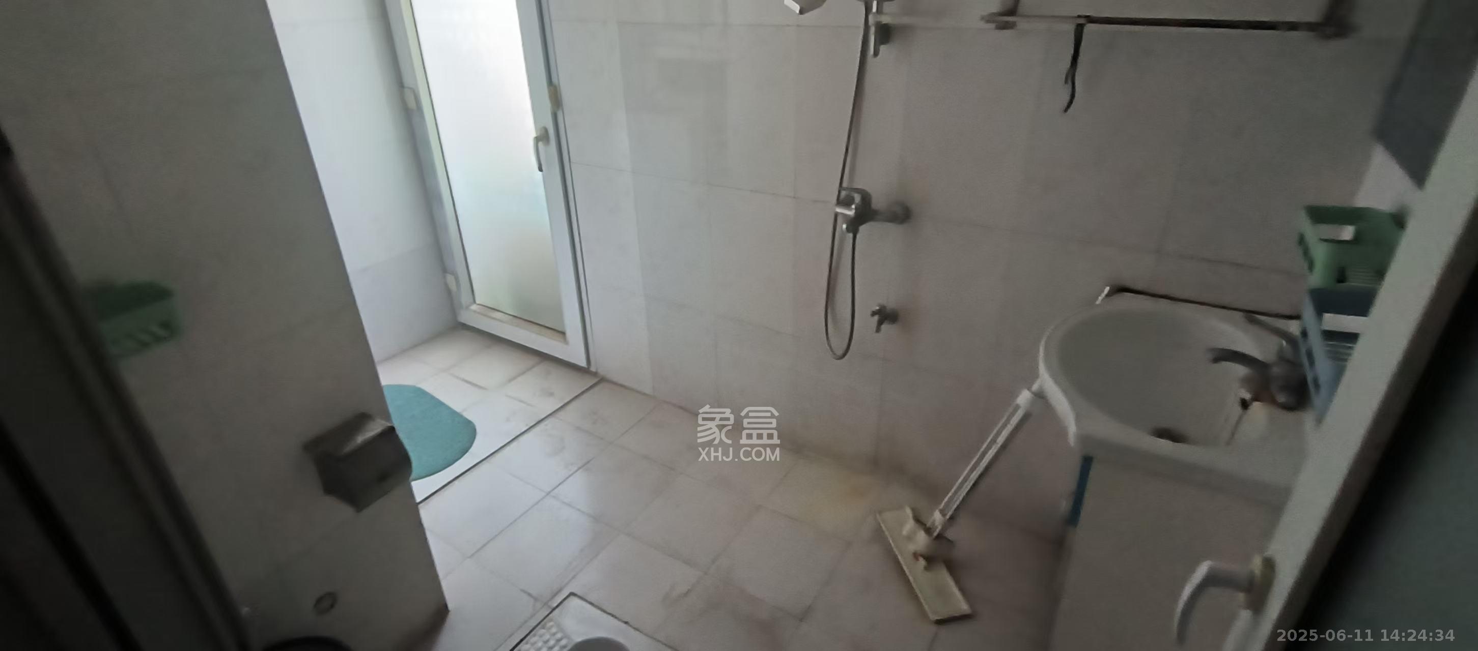 晶华美地  3室2厅1卫   1600.00元/月