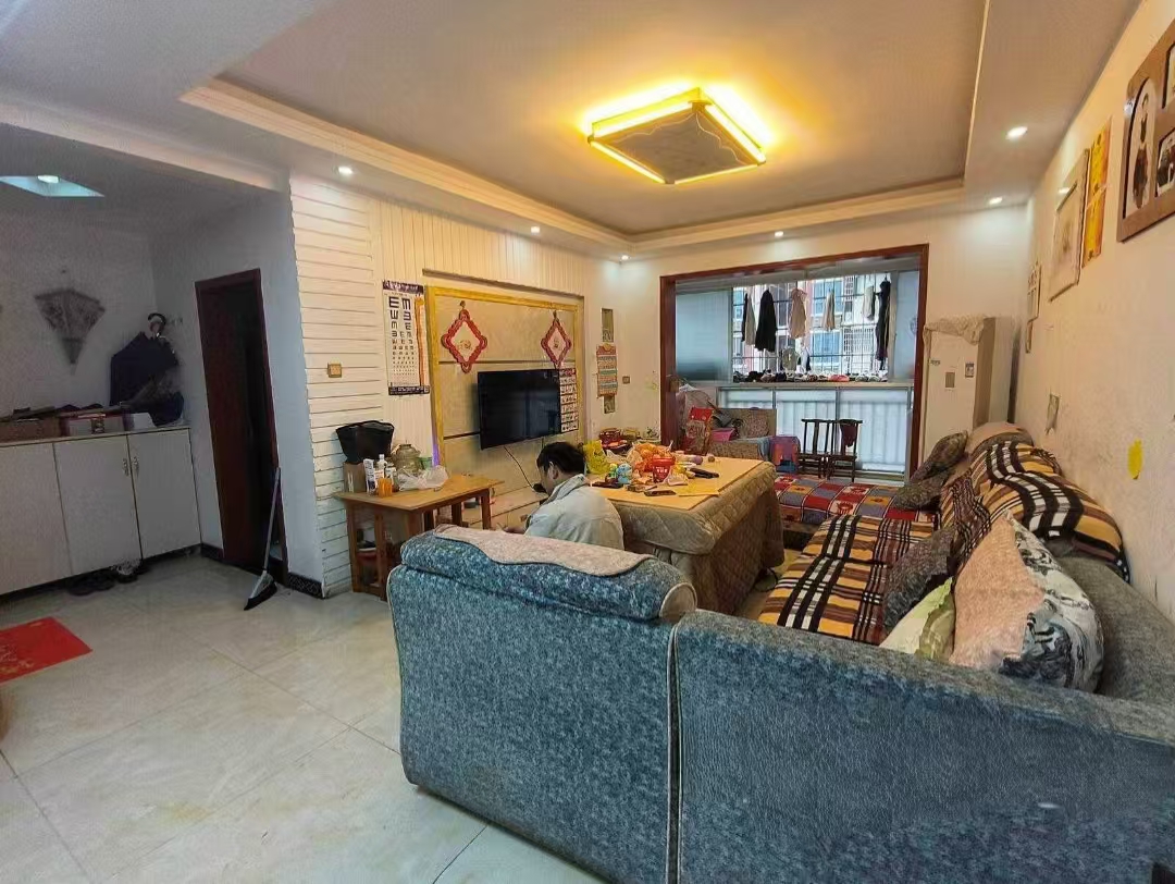 东方明珠 2室2厅1卫 36.8万 东方明珠 2室2厅1卫 36.8万客厅