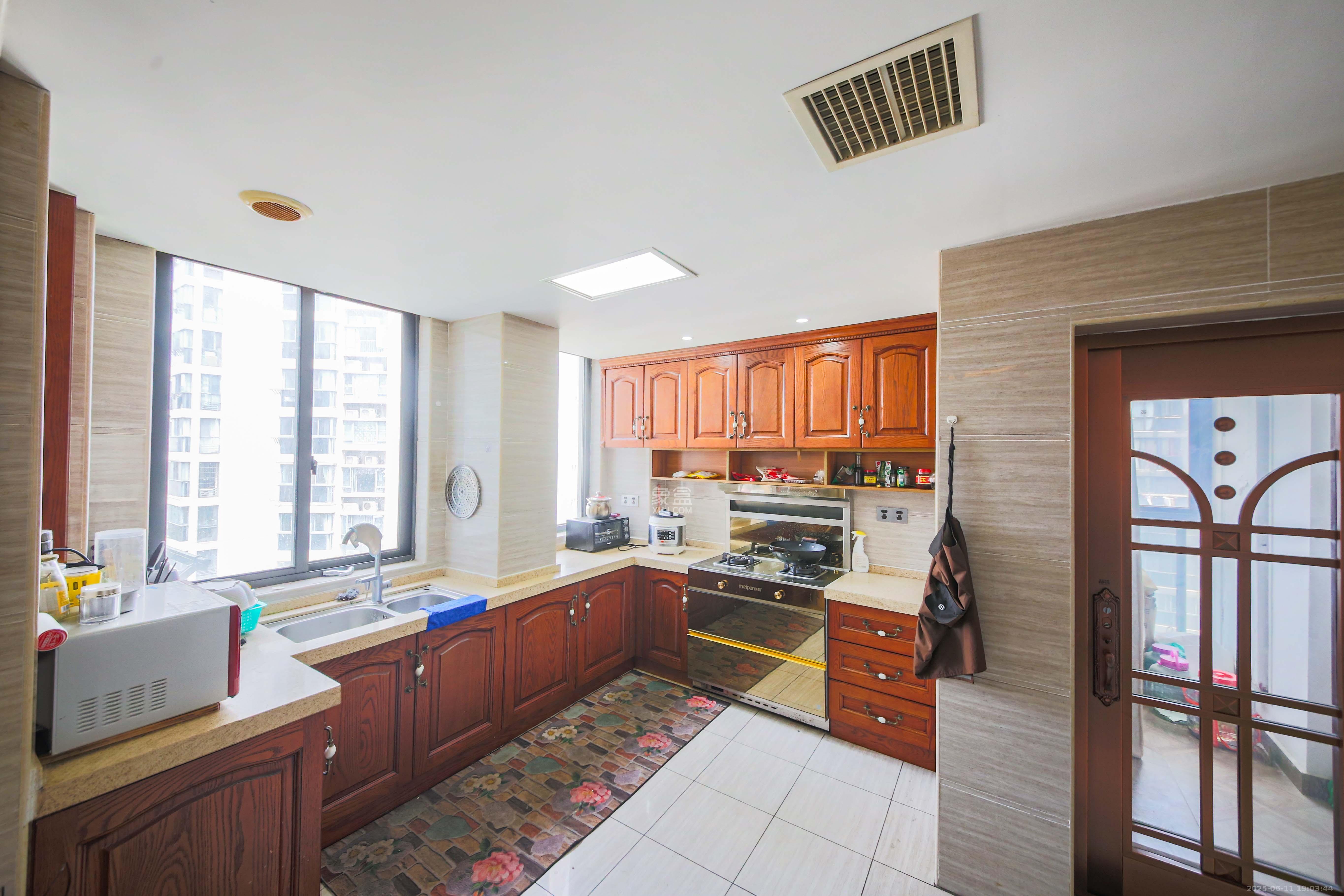 博林金谷  4室2厅2卫    278.0万厨房