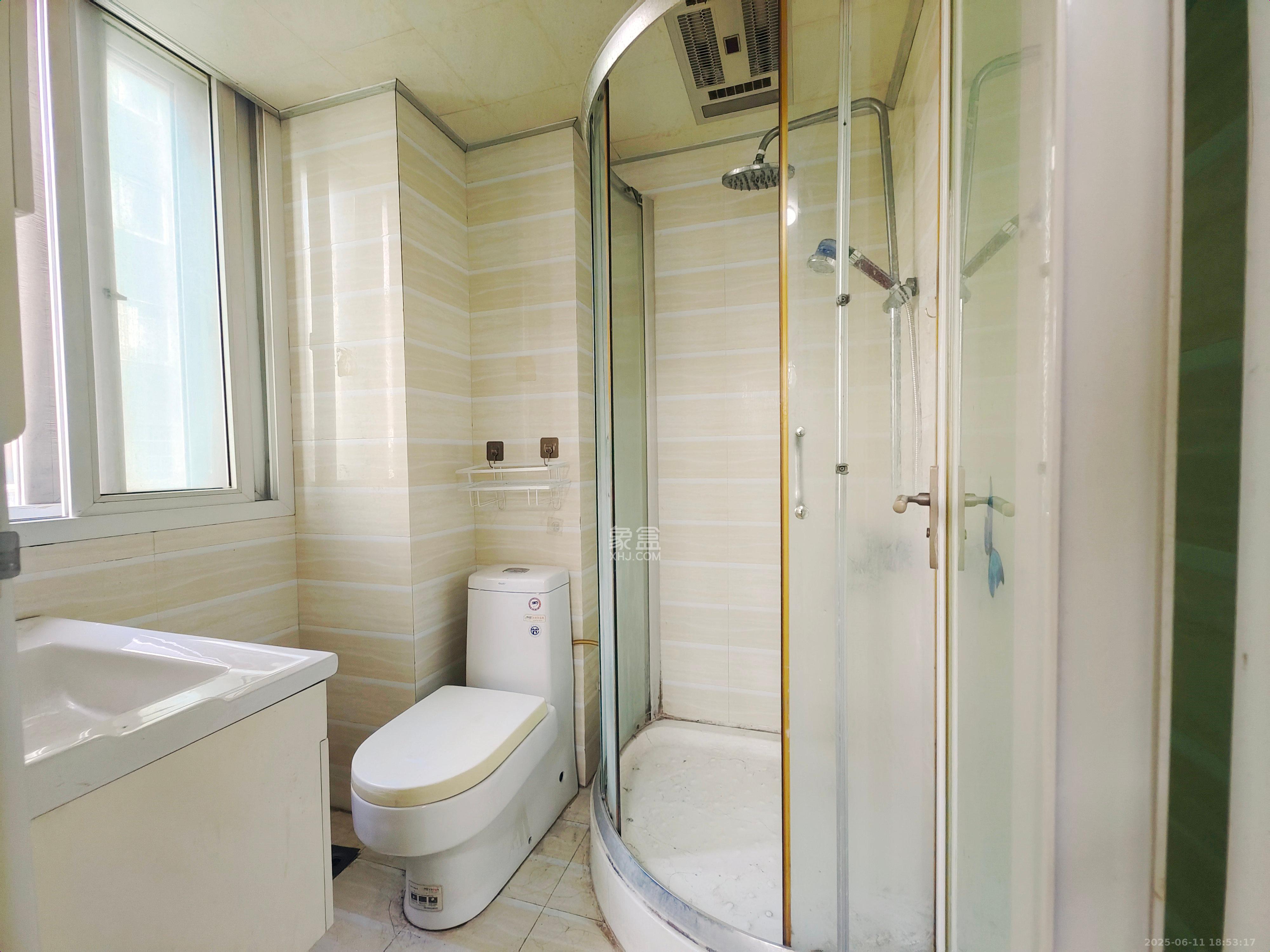 星蓝湾  3室2厅2卫    3100.0元/月室内图