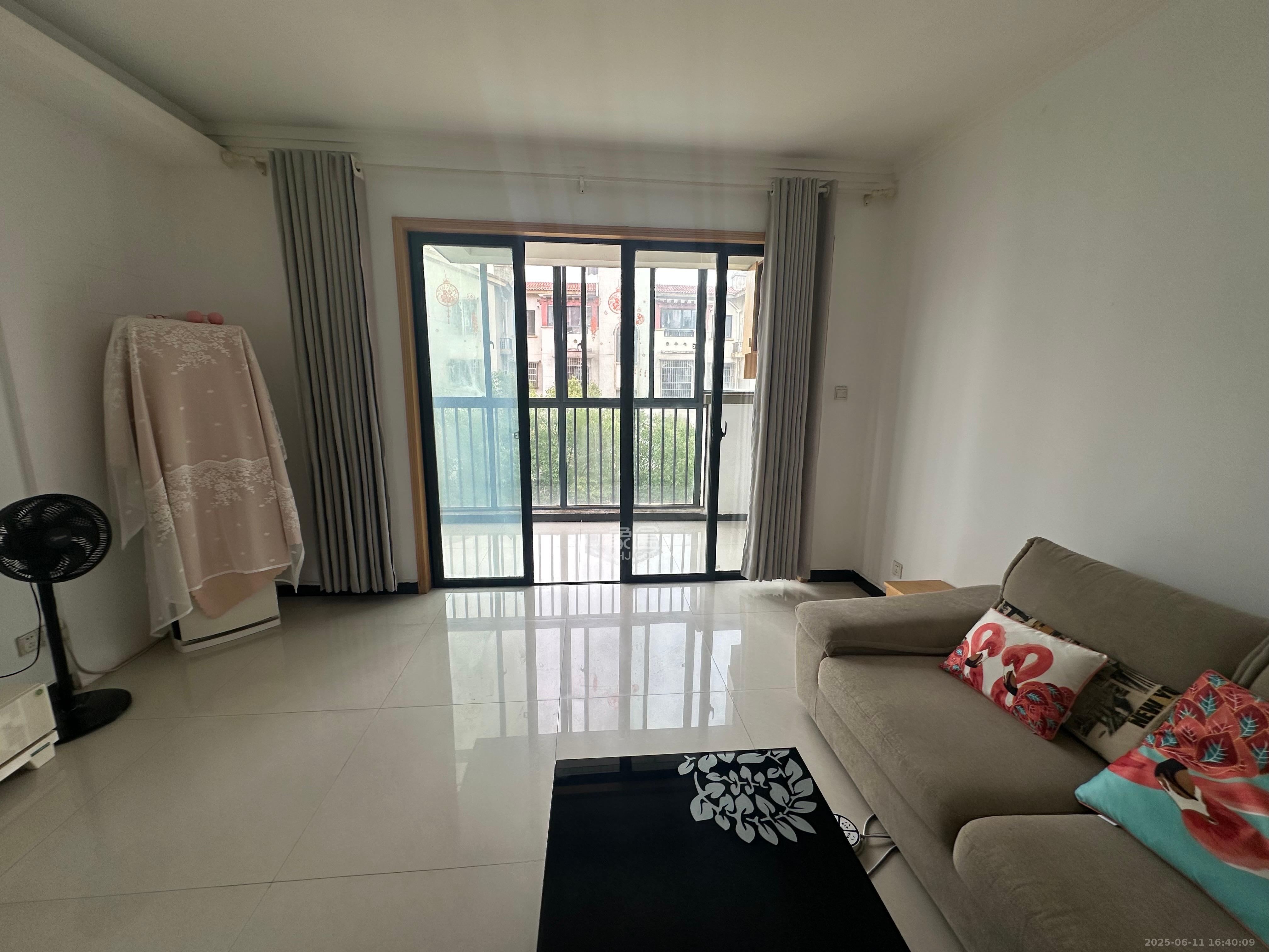 鹏基诺亚山林  3室2厅2卫    2200.0元/月室内图