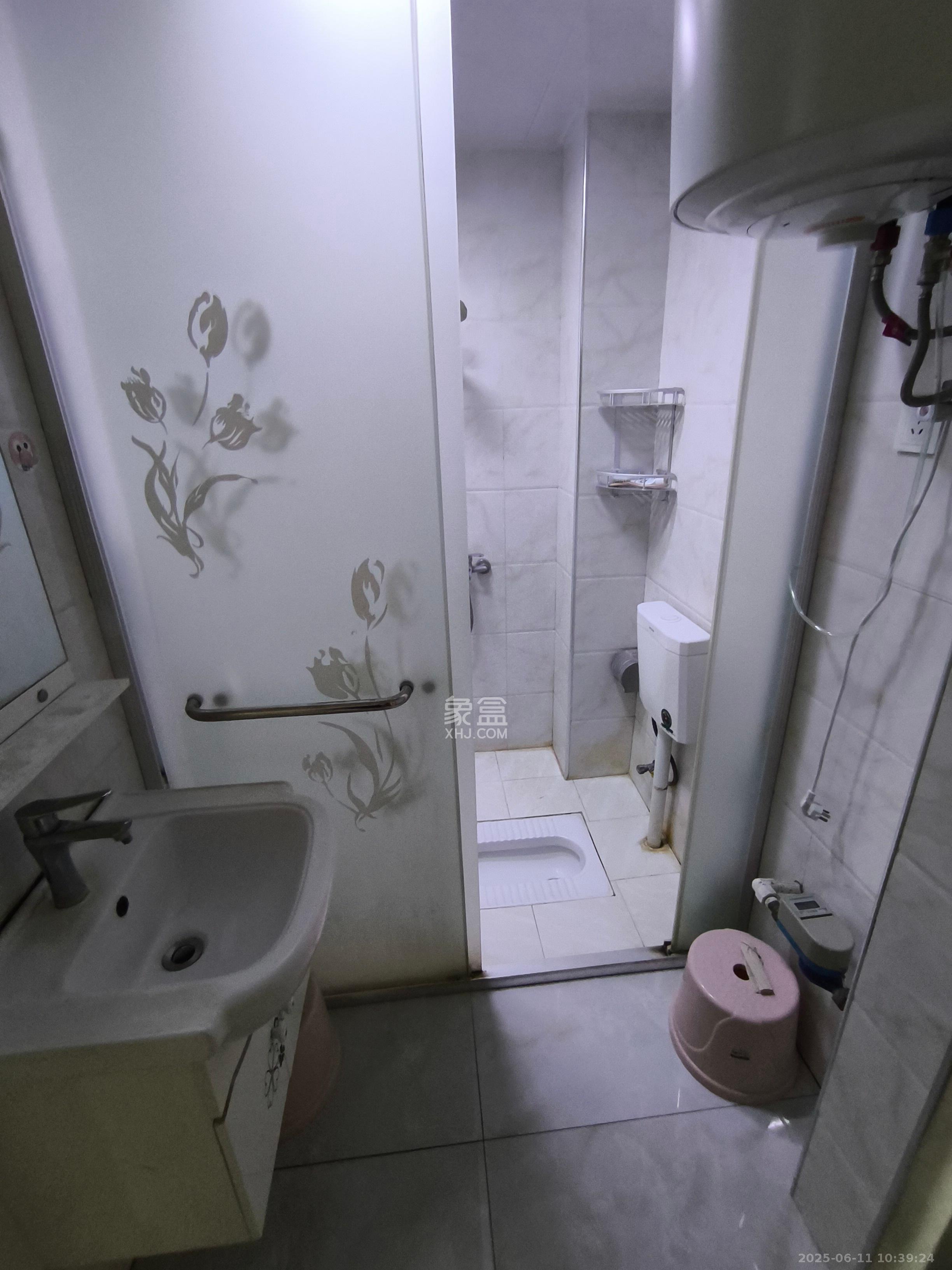 鑫远熙山 1室1厅1卫 1400.0元/月 鑫远熙山 1室1厅1卫 1400.0元/月室内图