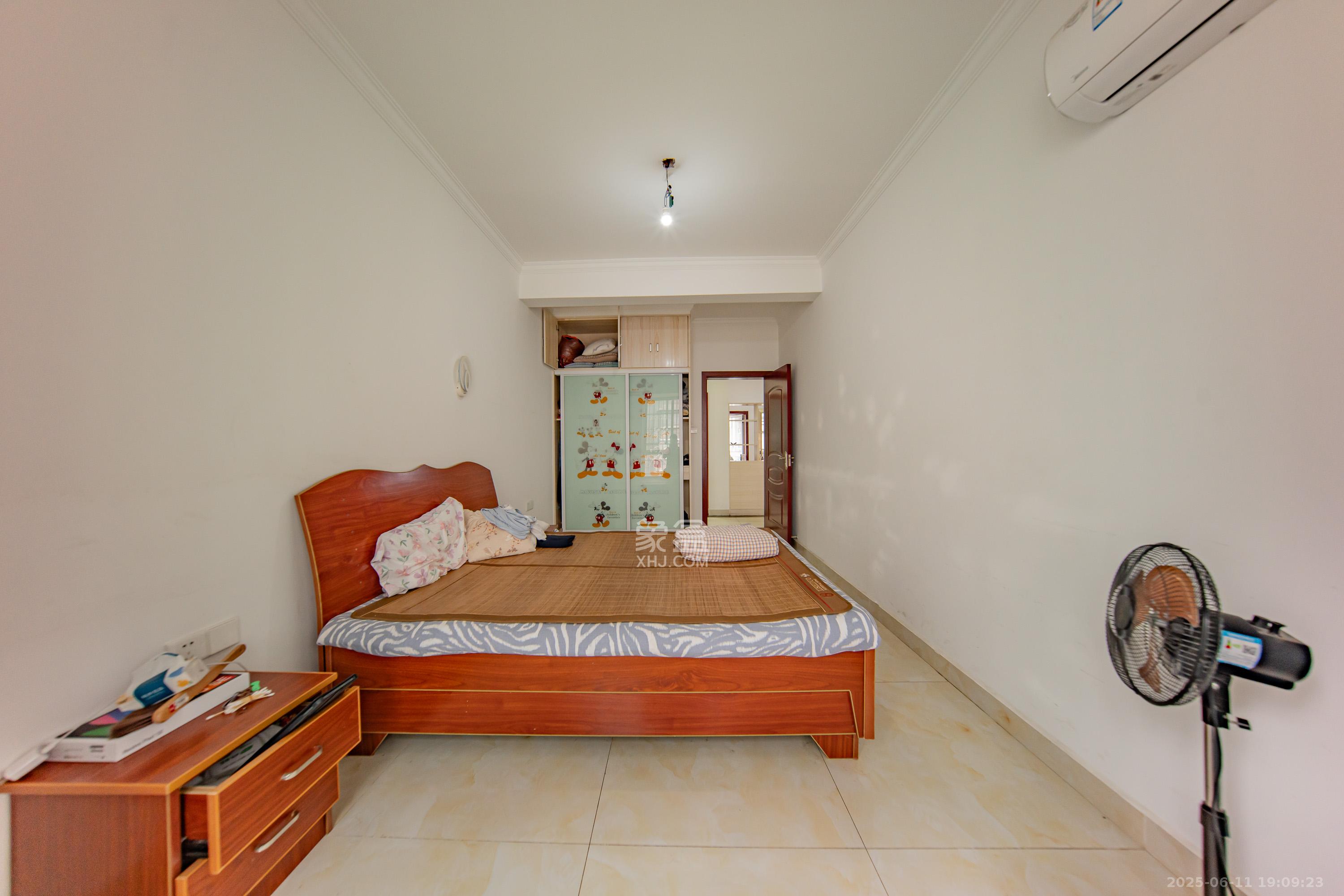 锑都家园  3室2厅2卫    50.0万卧室