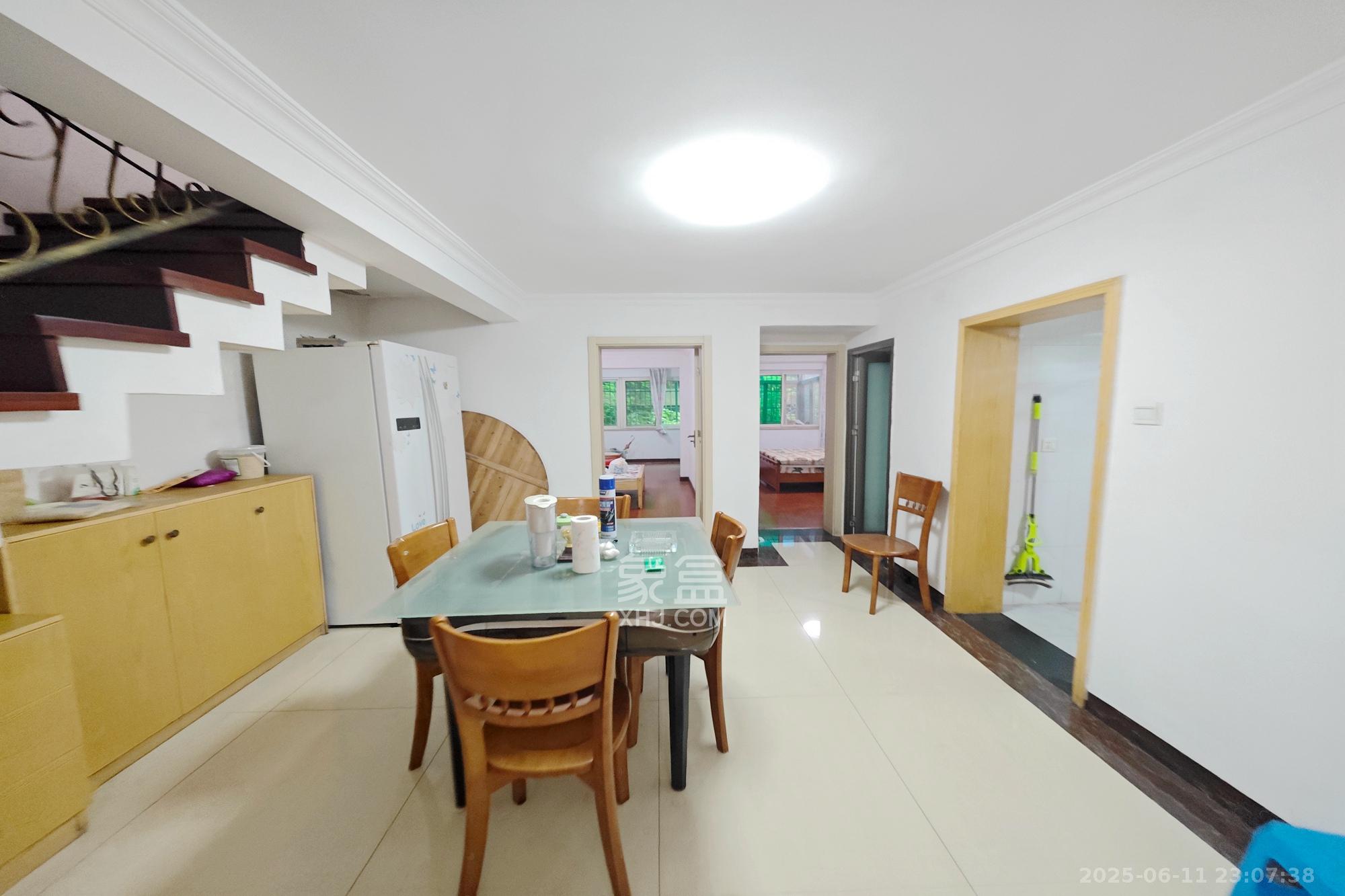 建丰公寓(长沙卷烟厂宿舍) 4室2厅2卫 82.8万 建丰公寓(长沙卷烟厂宿舍) 4室2厅2卫 82.8万客厅