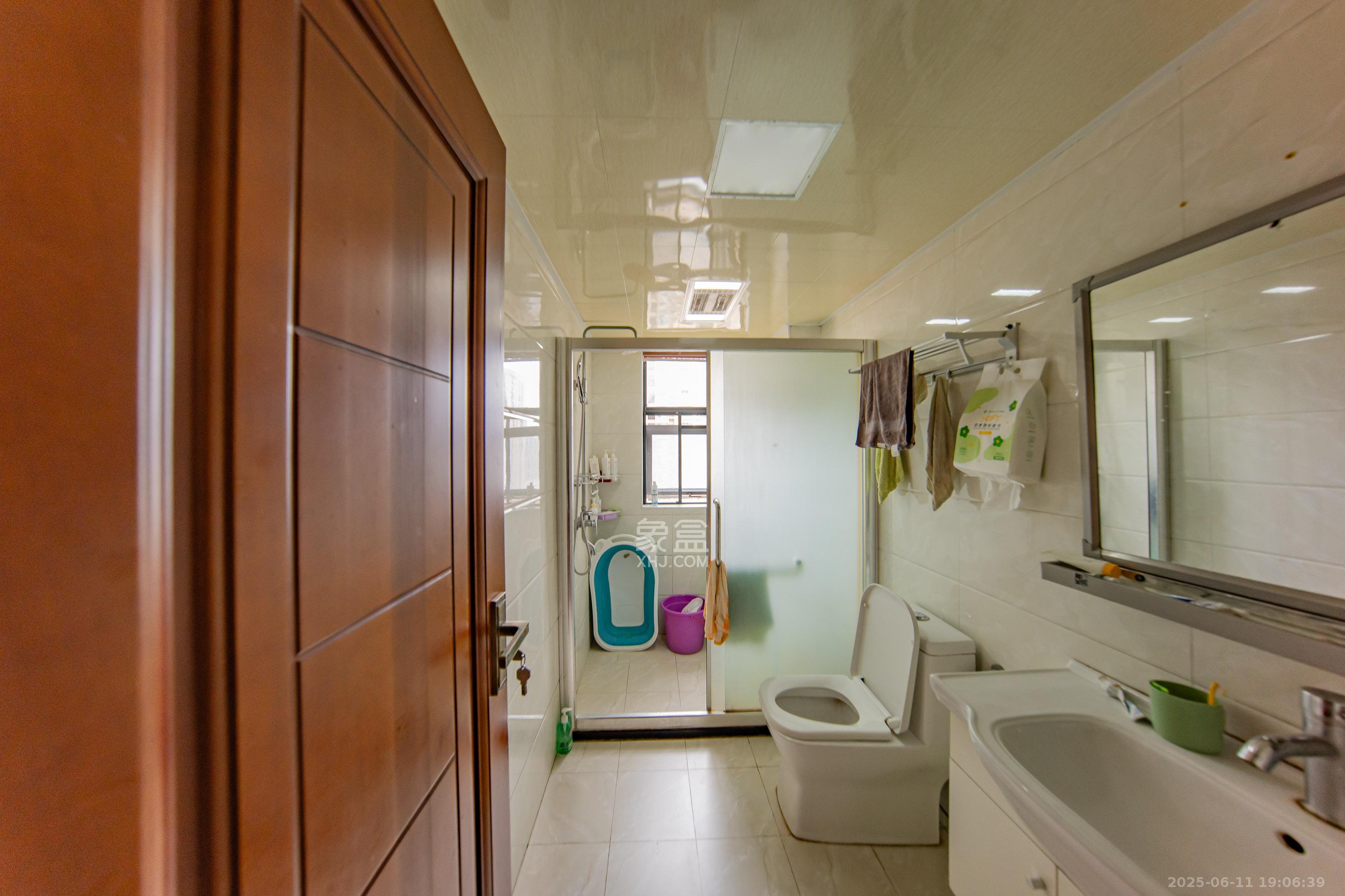 中建麓山和苑  3室2厅2卫    75.0万 中建麓山和苑  3室2厅2卫    75.0万卫生间