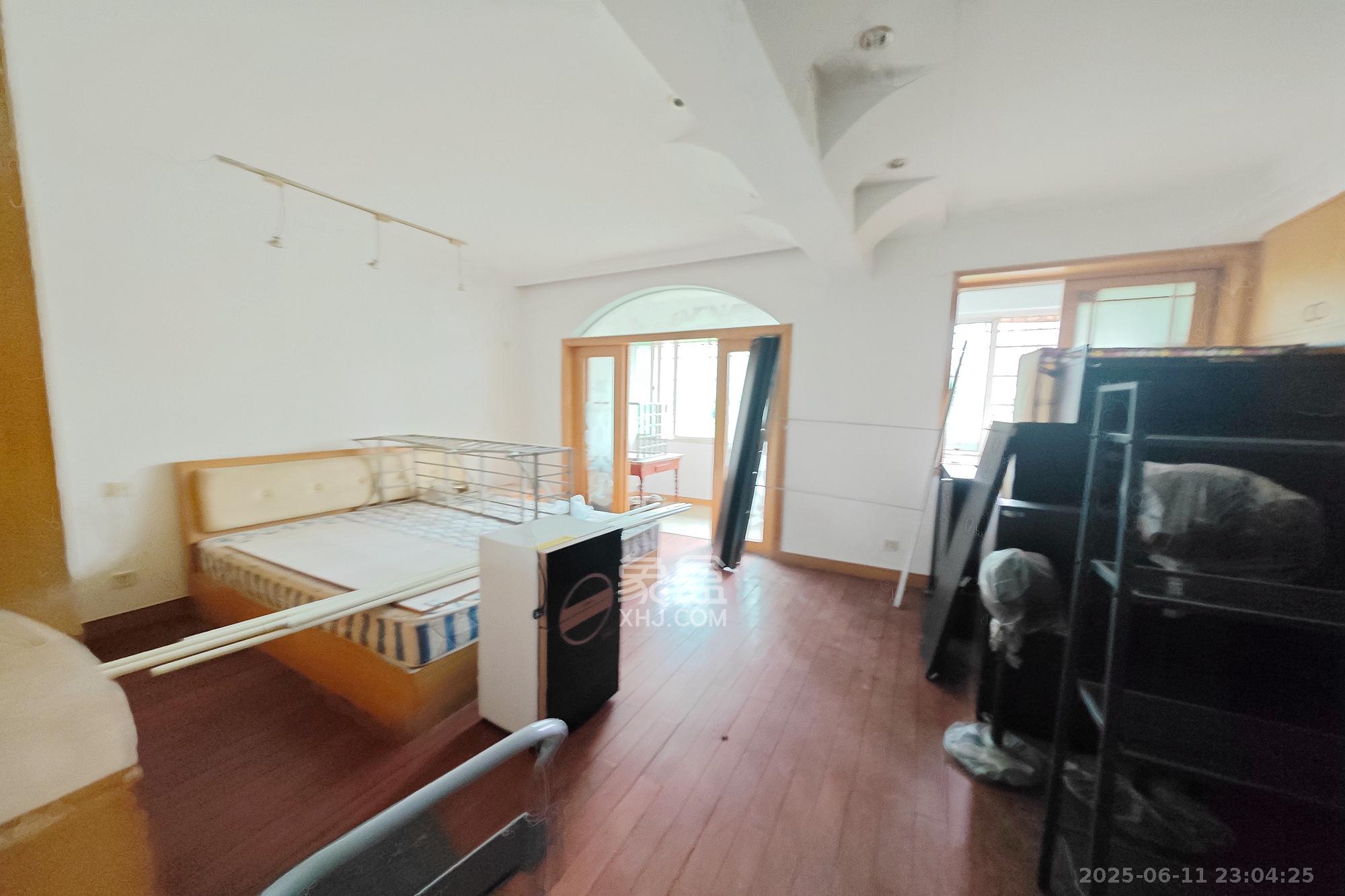 桔园小区1-8片 4室2厅2卫 80.0万 桔园小区1-8片 4室2厅2卫 80.0万卧室