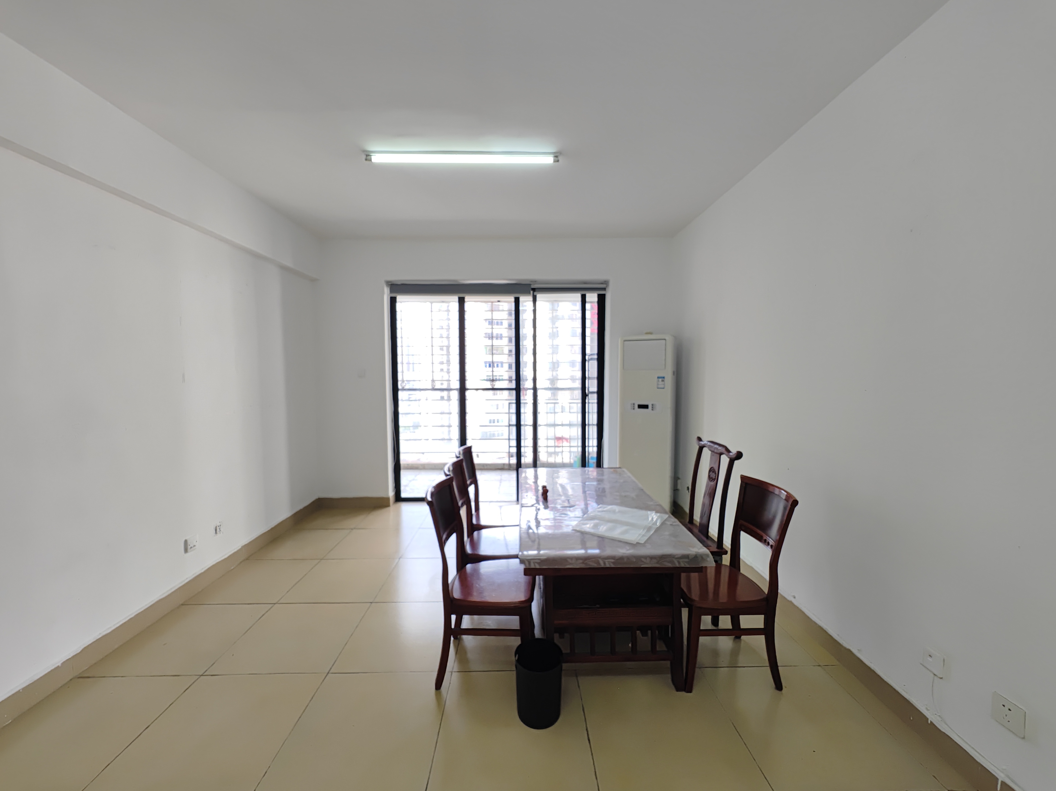 玉沙广场（京华城）  2室2厅1卫   2500.00元/月室内图