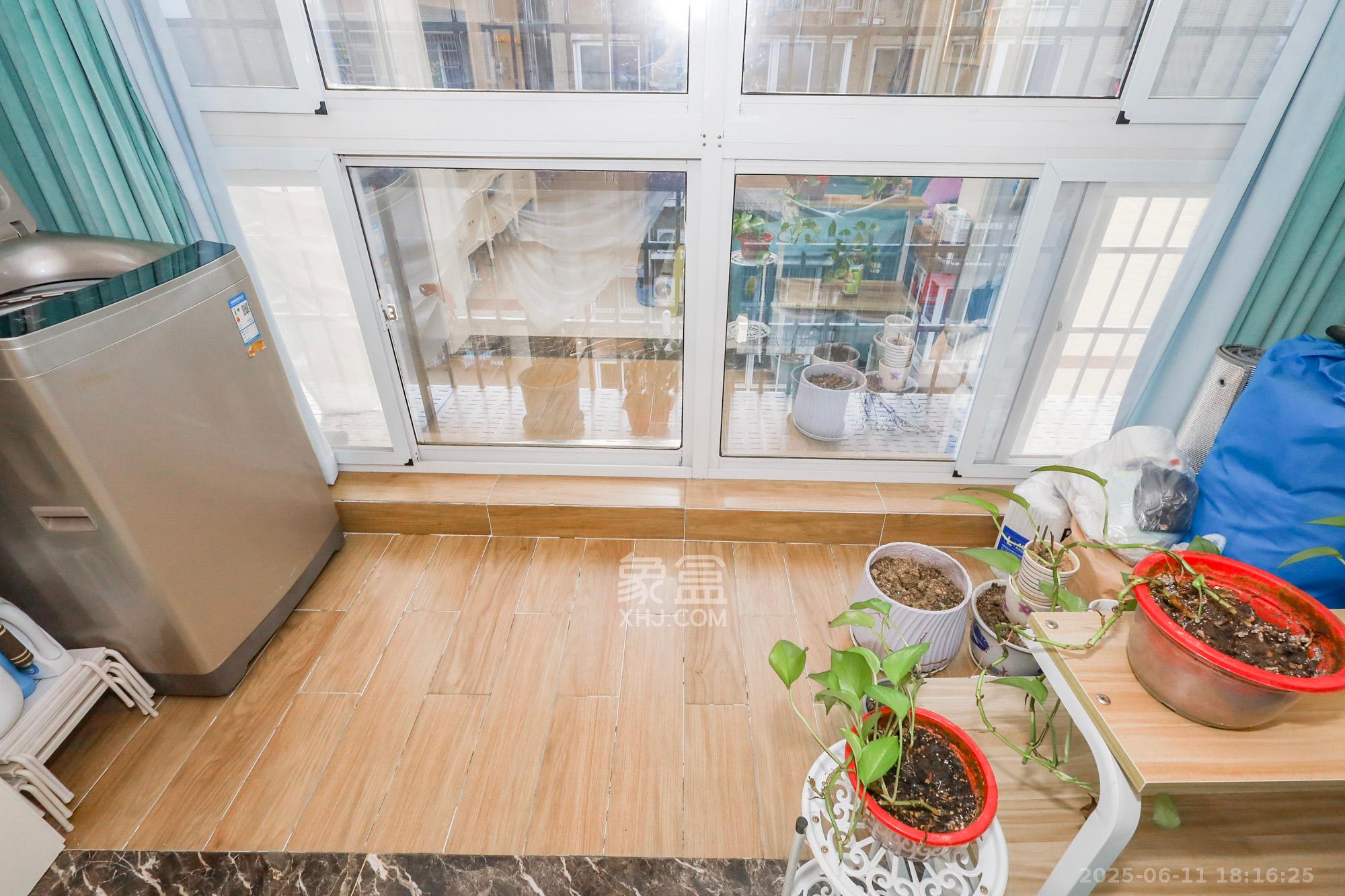 谷山乐园三期  2室2厅1卫    59.8万 谷山乐园三期  2室2厅1卫    59.8万阳台