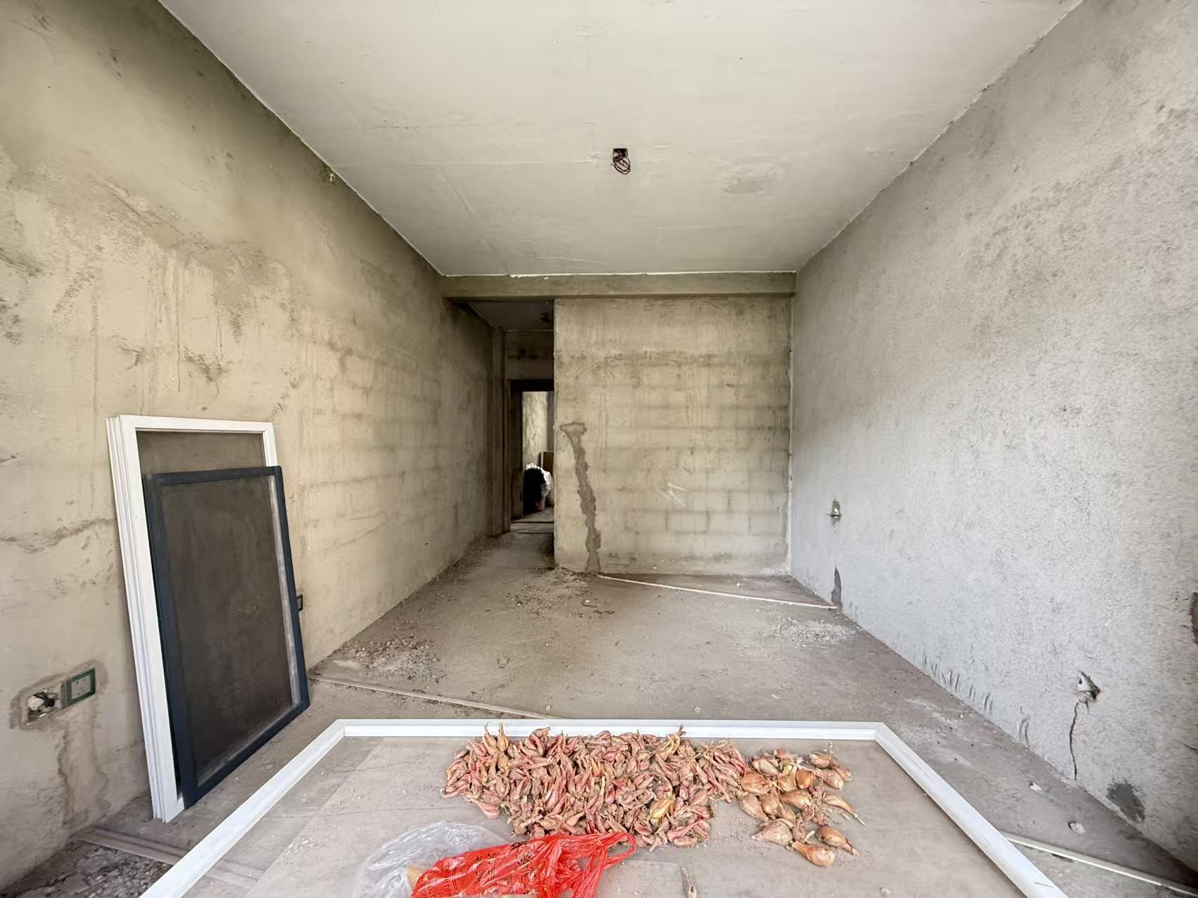 阳光水岸  3室2厅2卫    53.0万 阳光水岸  3室2厅2卫    53.0万客厅