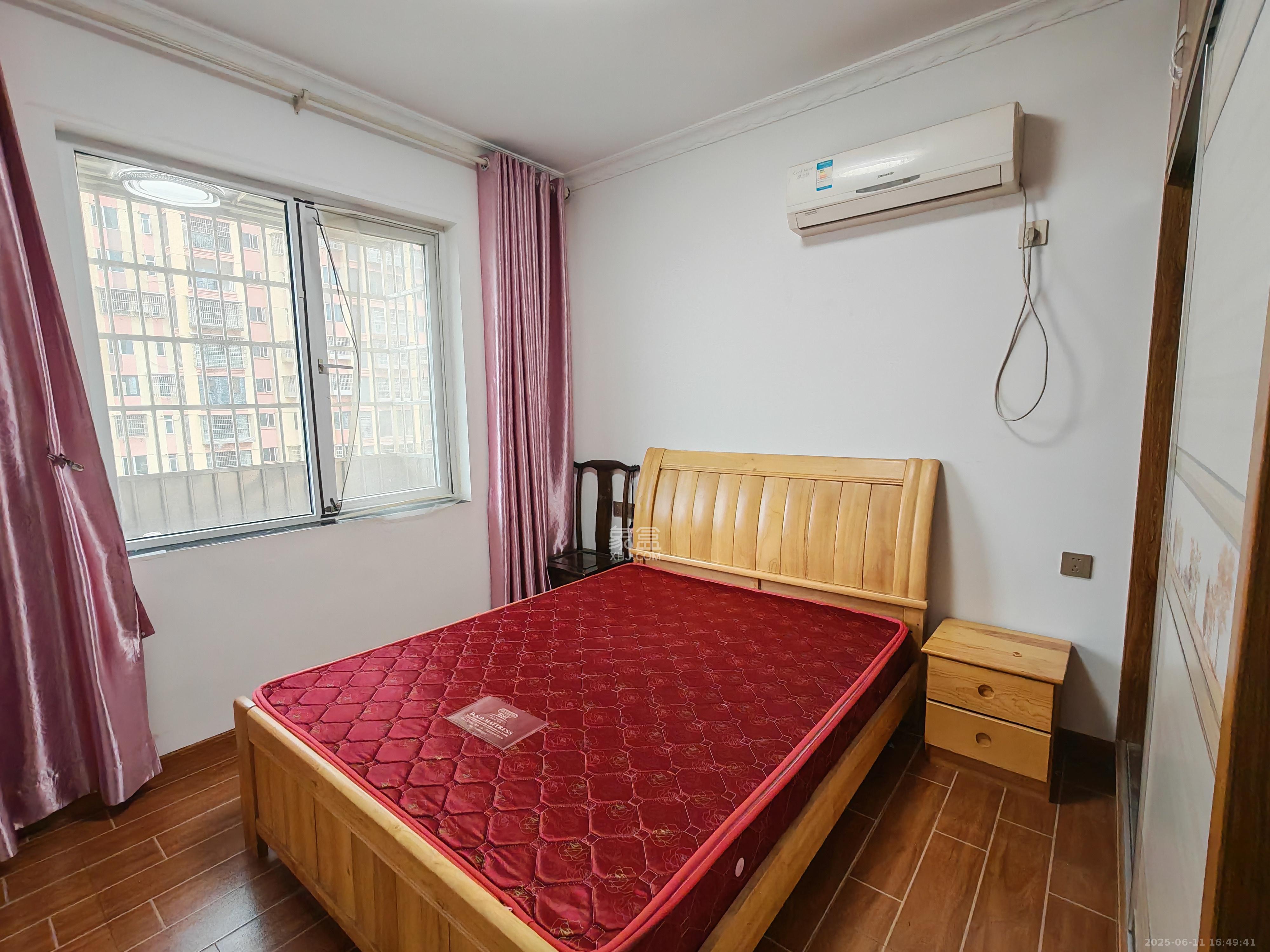 荷韵园 3室2厅1卫 1700.0元/月 荷韵园 3室2厅1卫 1700.0元/月室内图