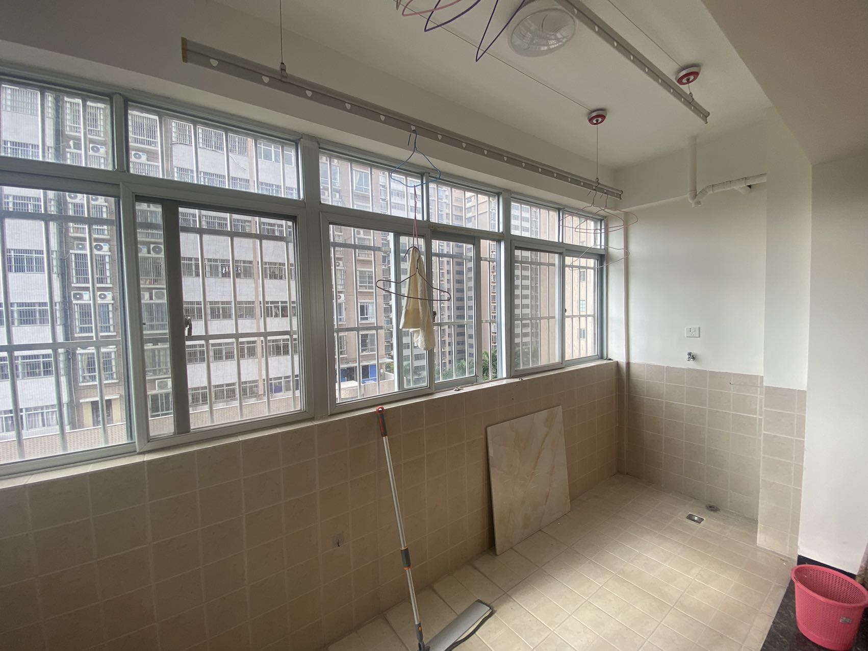 学苑公寓 3室2厅2卫 2700.0元/月 学苑公寓 3室2厅2卫 2700.0元/月室内图